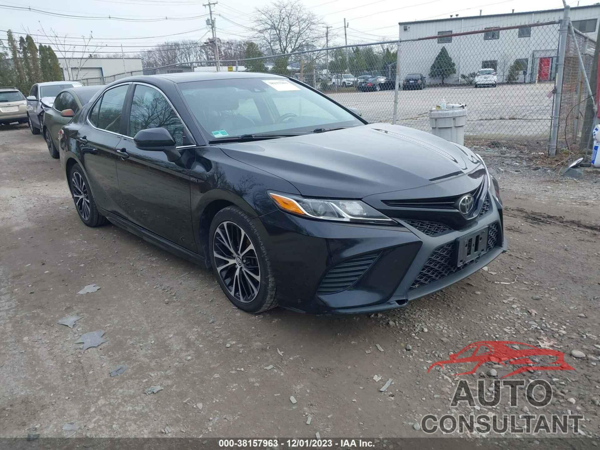 TOYOTA CAMRY 2018 - 4T1B11HK0JU127211