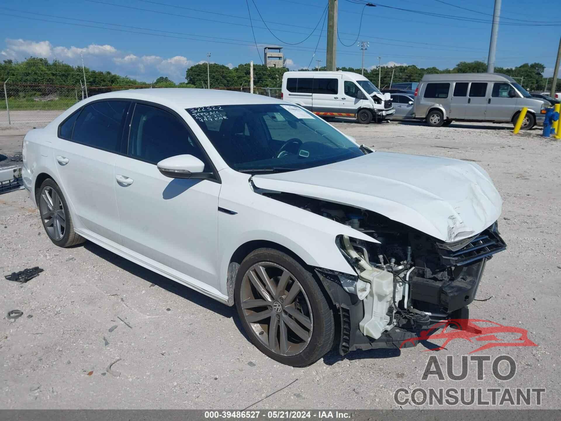 VOLKSWAGEN PASSAT 2018 - 1VWAA7A34JC044969