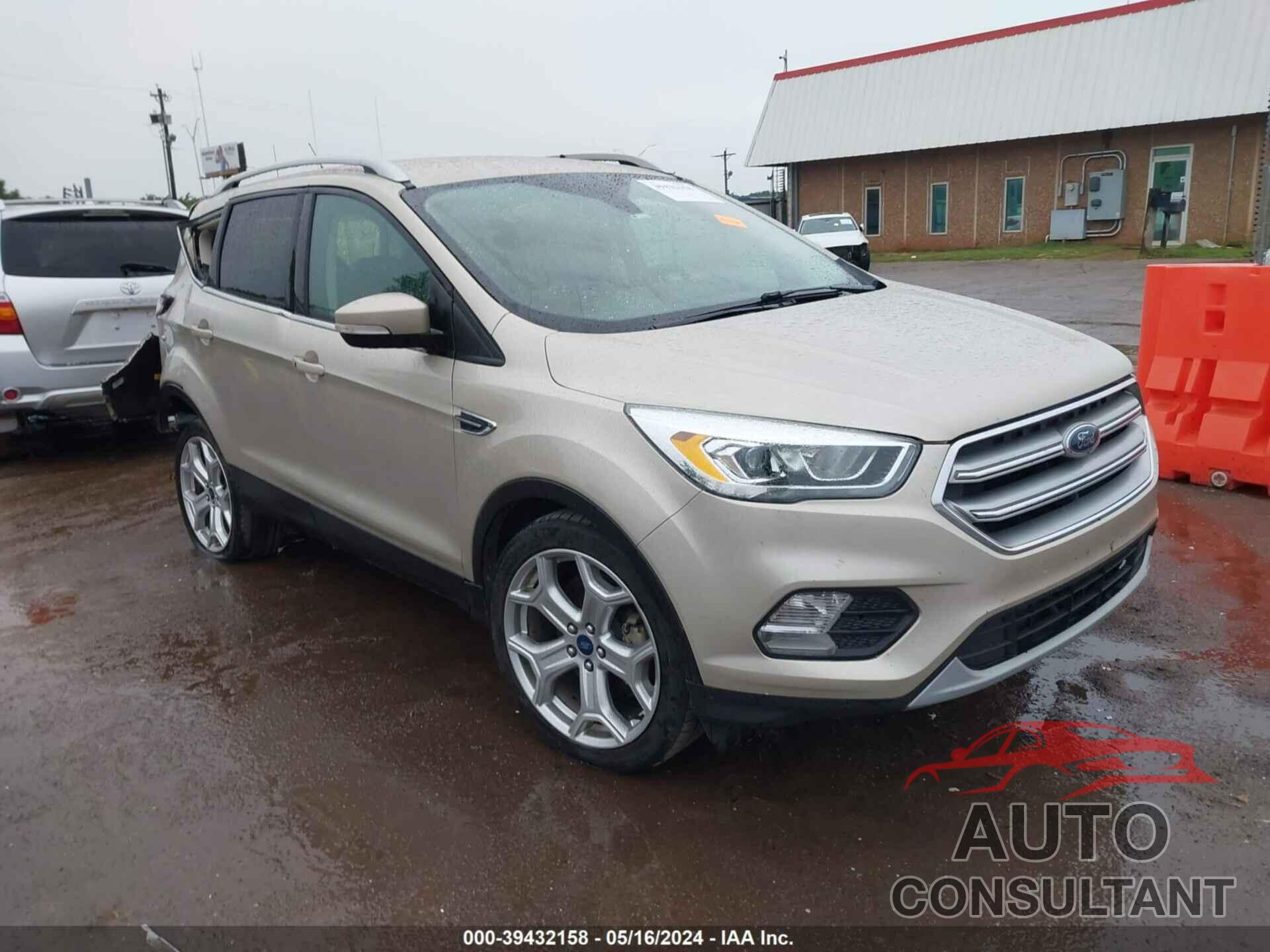 FORD ESCAPE 2017 - 1FMCU0JD5HUE35258