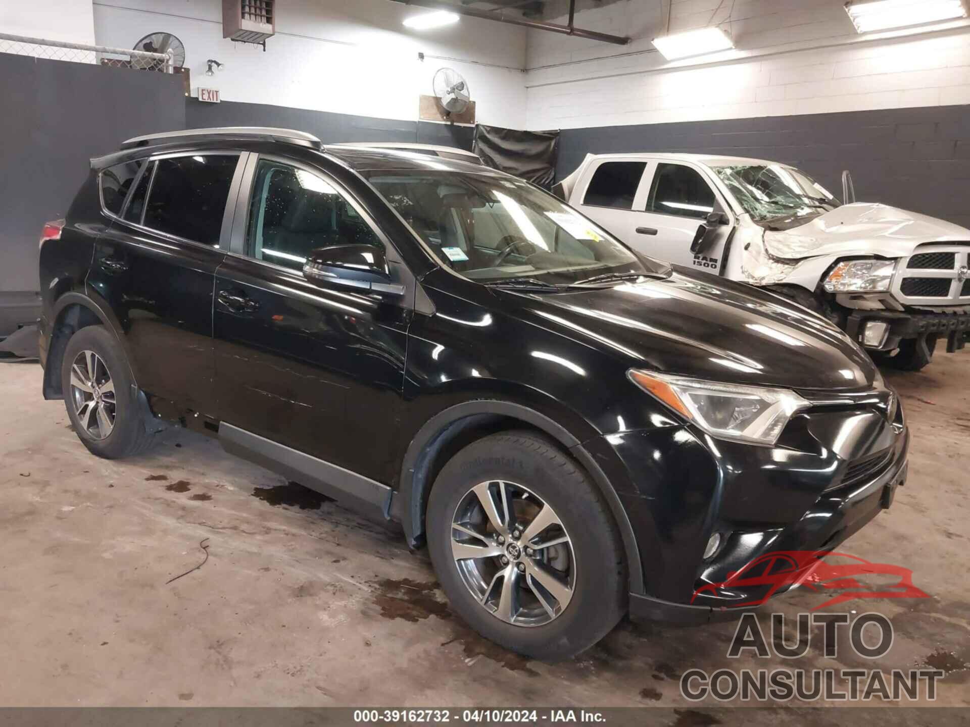 TOYOTA RAV4 2018 - 2T3RFREV6JW722651