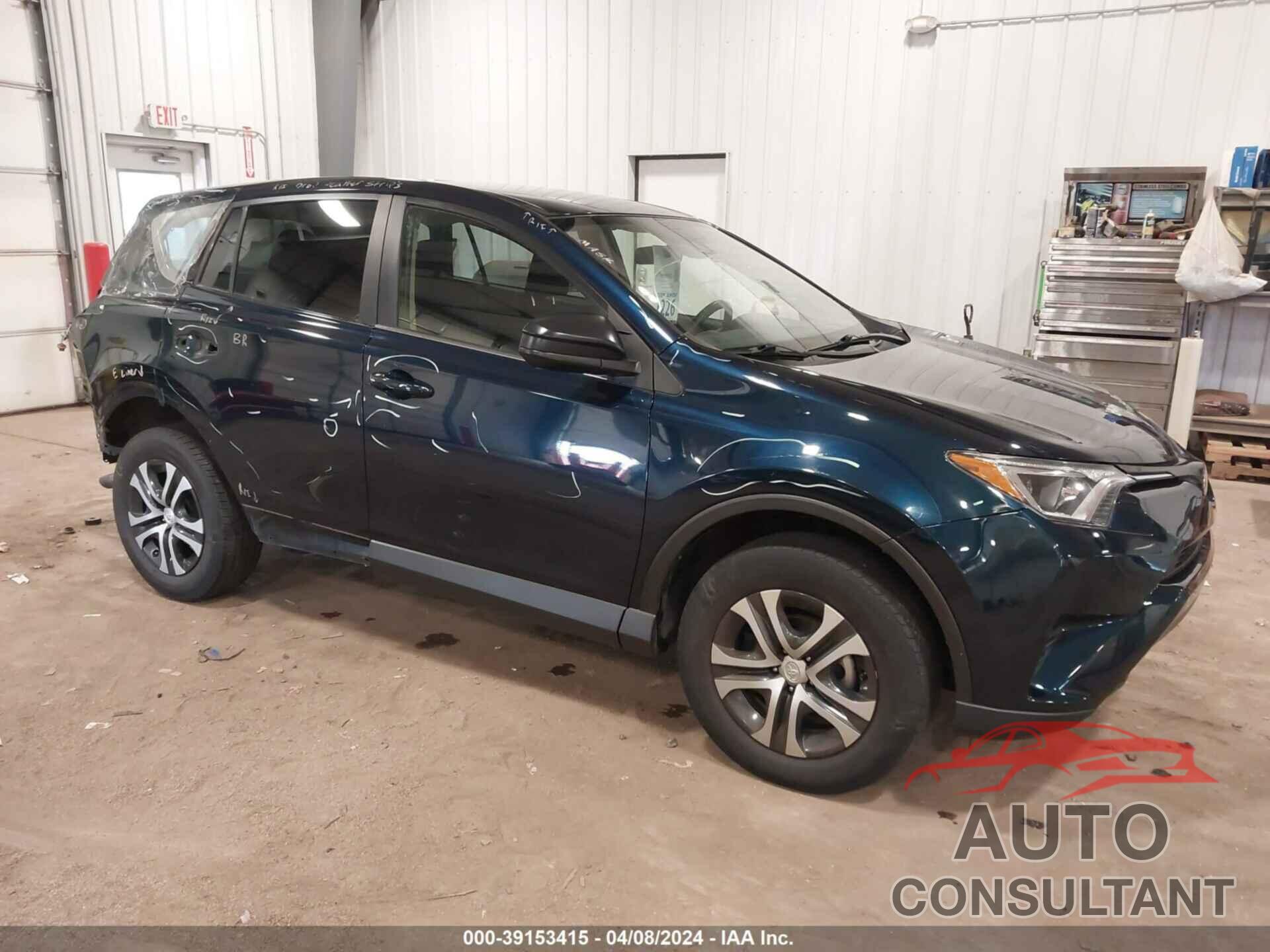 TOYOTA RAV4 2017 - JTMBFREV4HJ714221