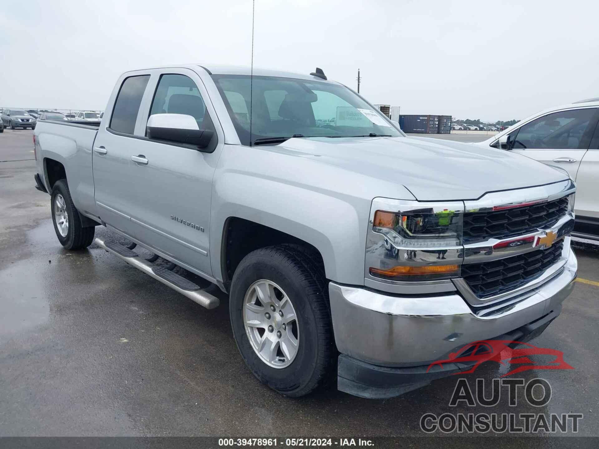 CHEVROLET SILVERADO 1500 2018 - 1GCRCREC1JZ138729