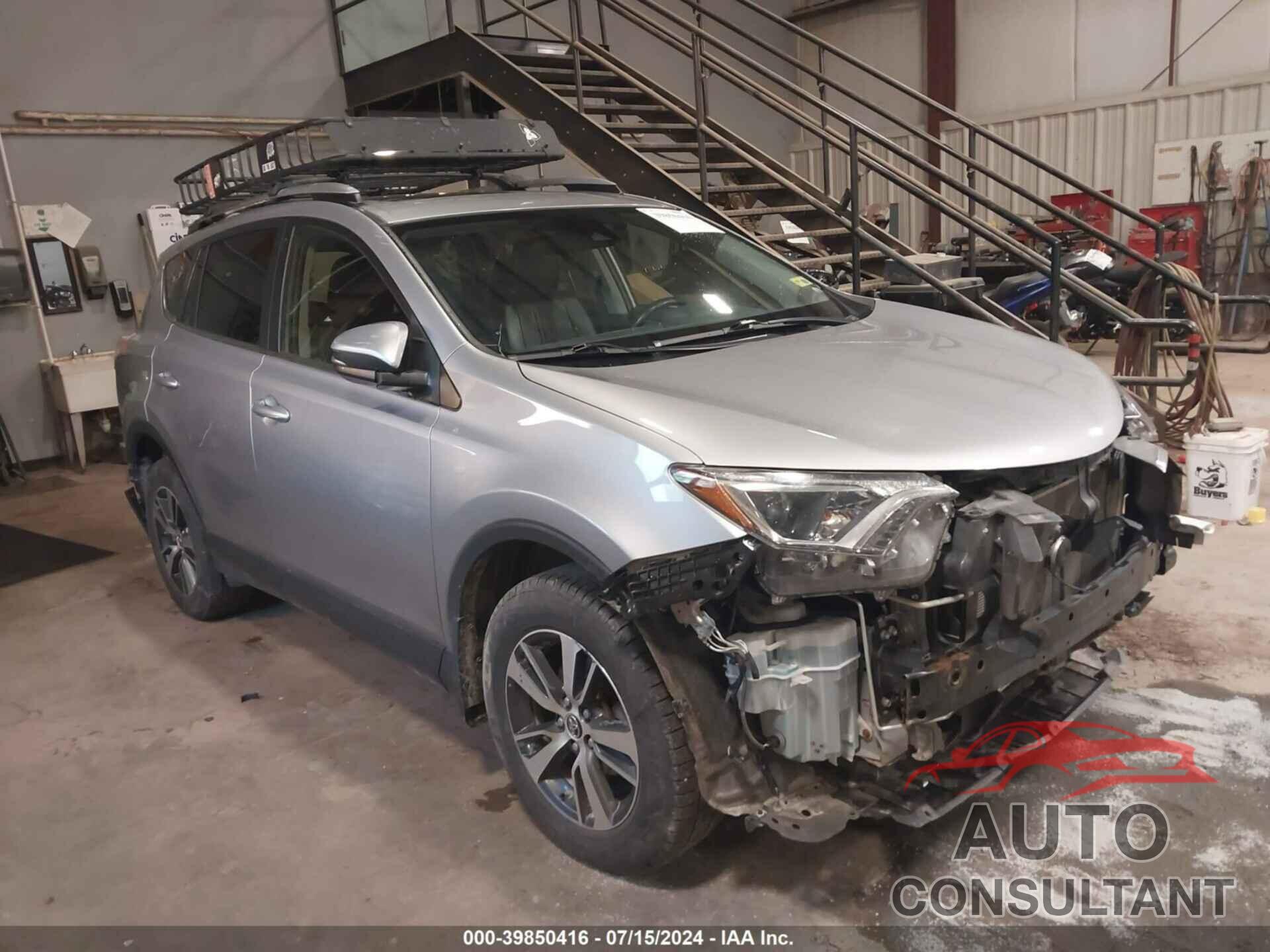 TOYOTA RAV4 2018 - JTMRFREV3JD240622