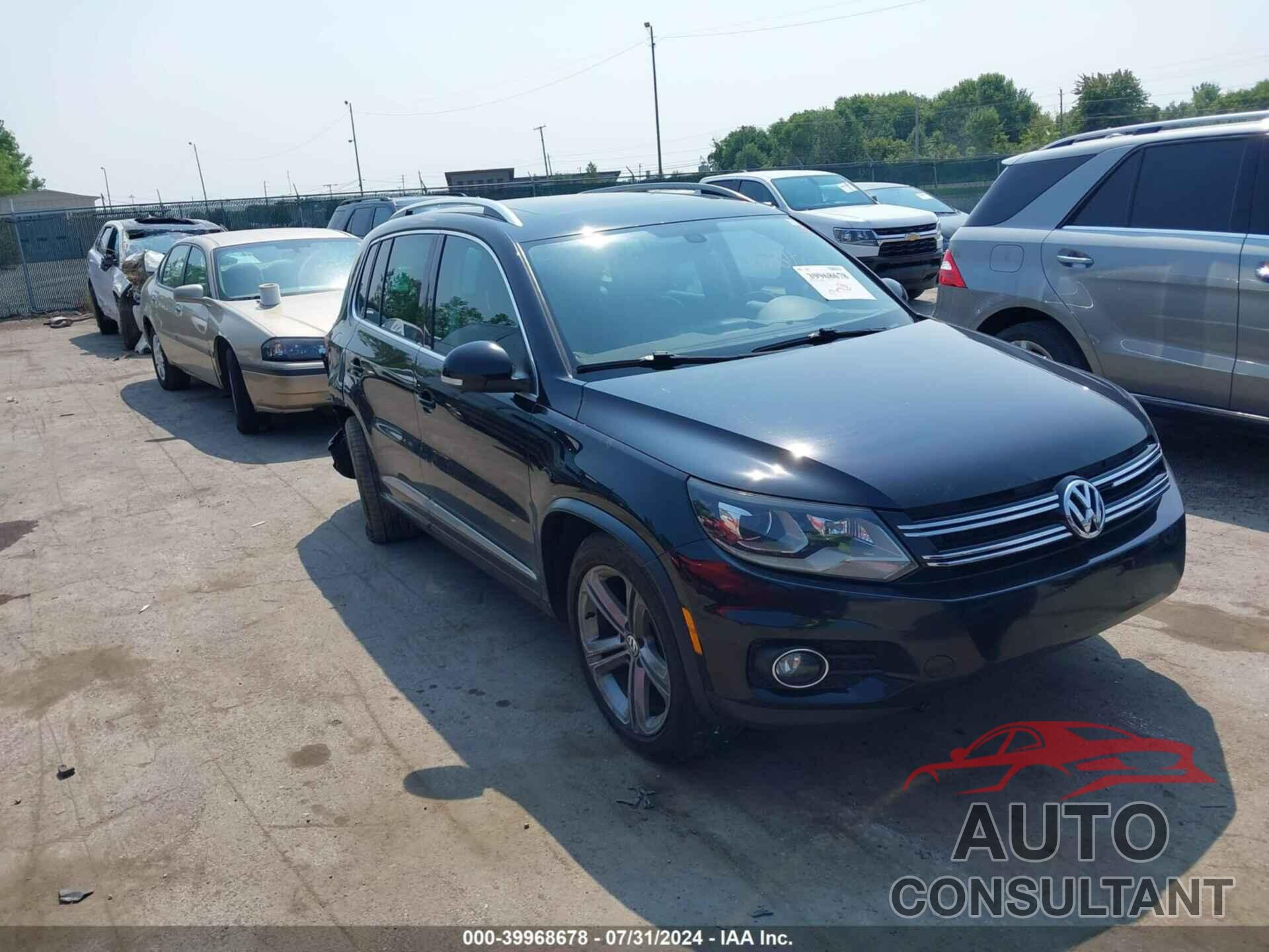 VOLKSWAGEN TIGUAN 2017 - WVGUV7AX6HK007702