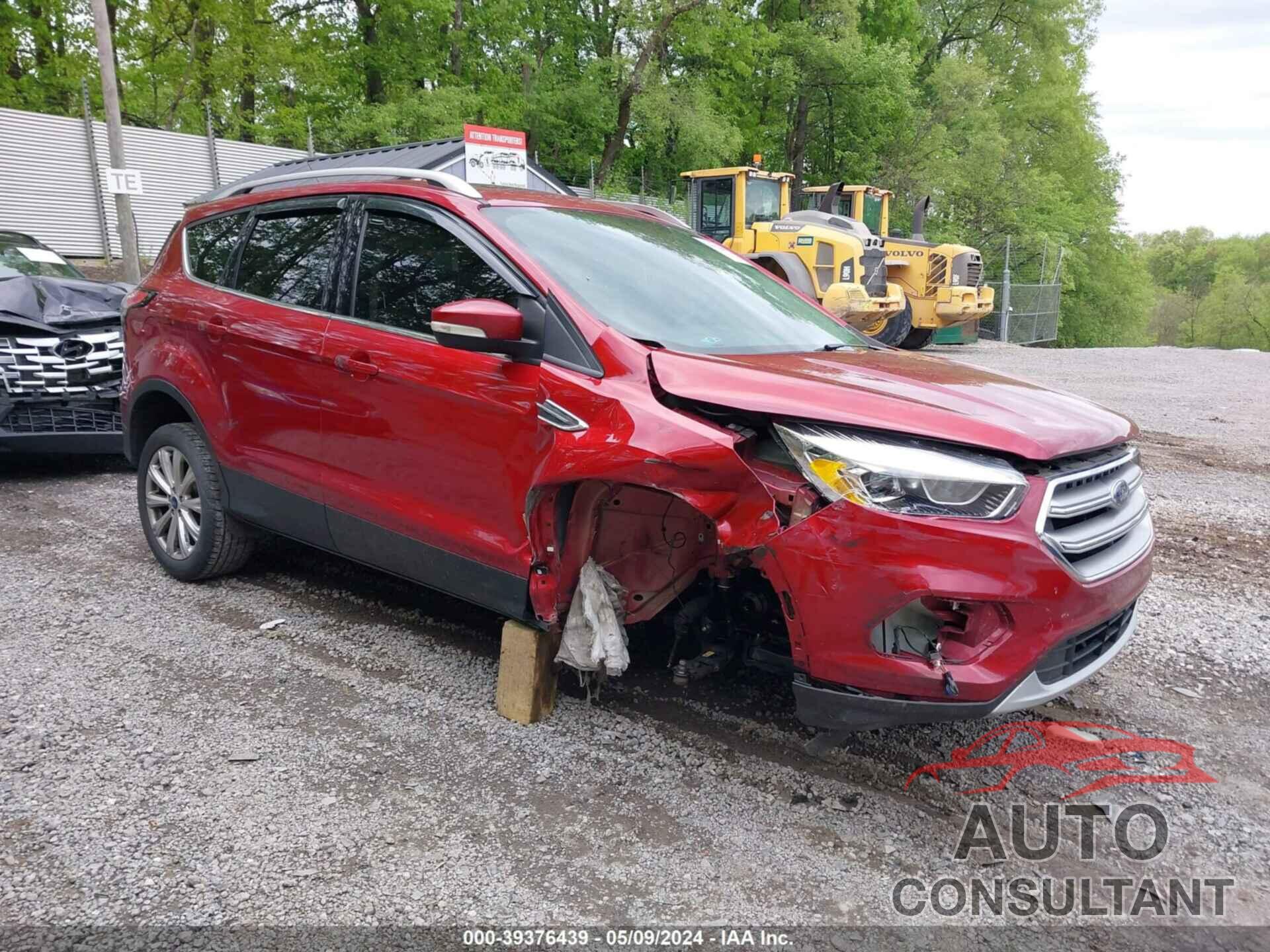 FORD ESCAPE 2017 - 1FMCU0J91HUD82747