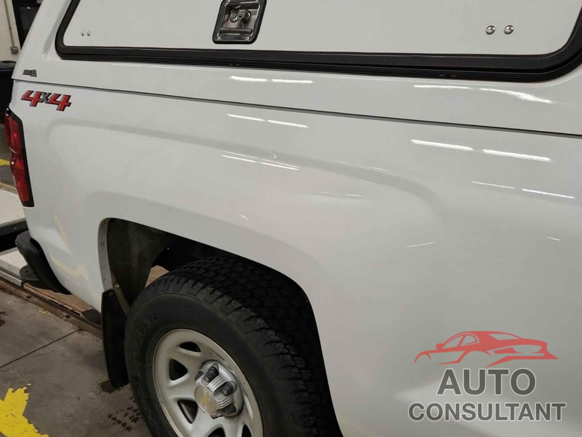 CHEVROLET SILVERADO 1500 2018 - 1GCVKNEC9JZ244145