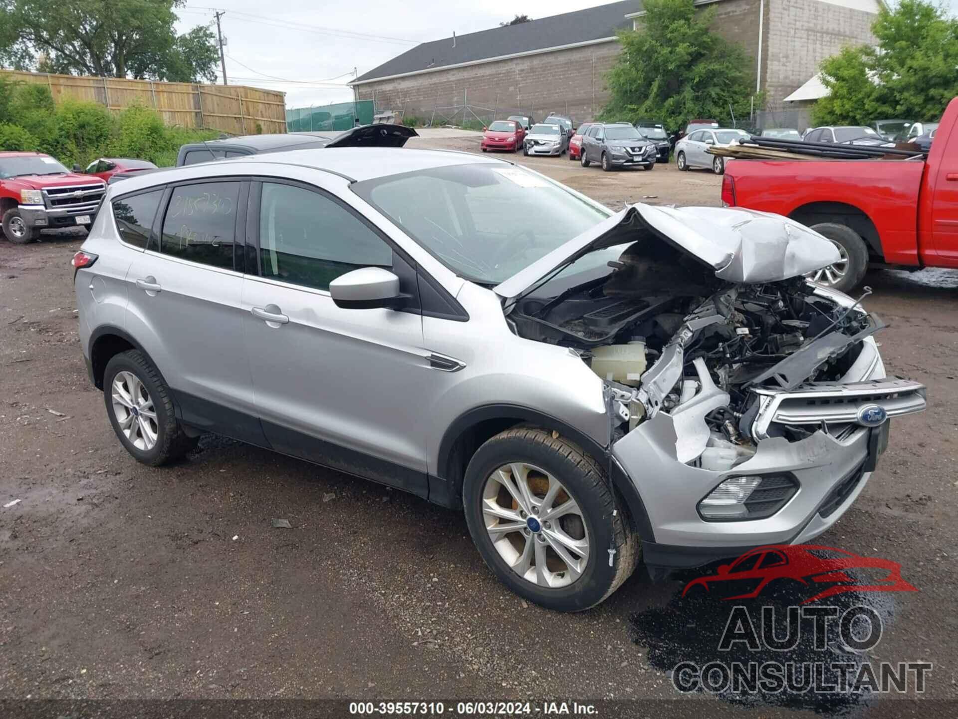 FORD ESCAPE 2017 - 1FMCU0GD8HUB89412