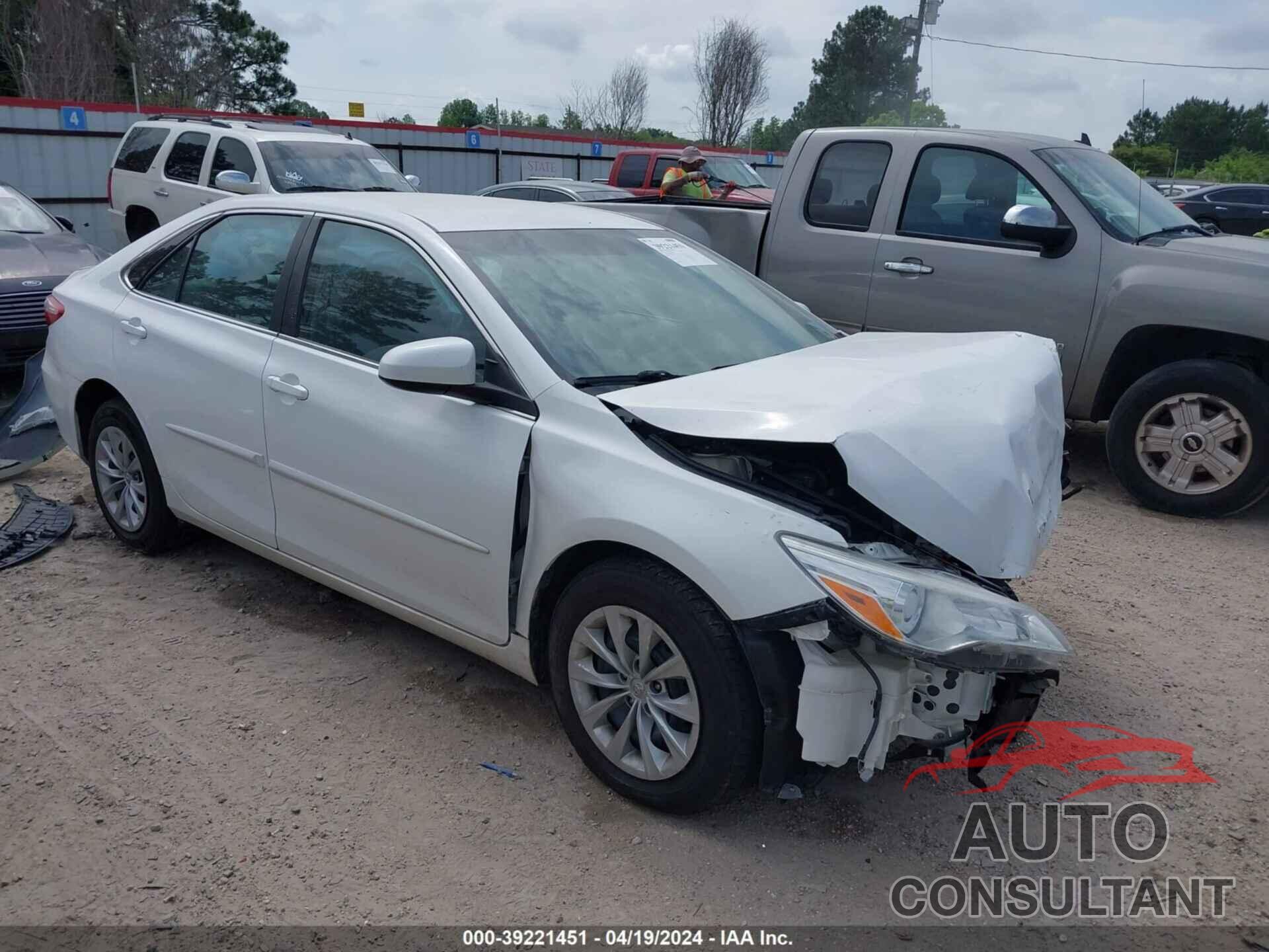 TOYOTA CAMRY 2016 - 4T4BF1FK1GR537244