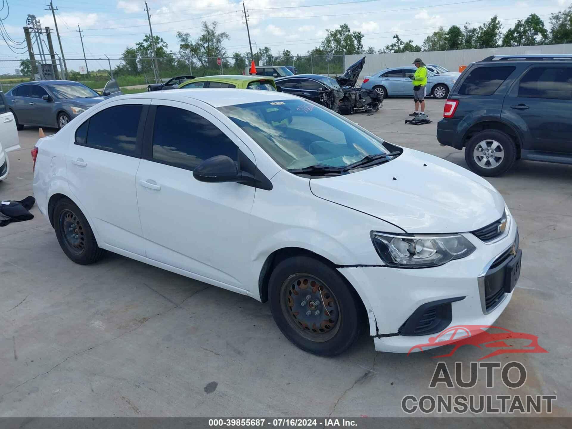 CHEVROLET SONIC 2017 - 1G1JB5SH9H4176010