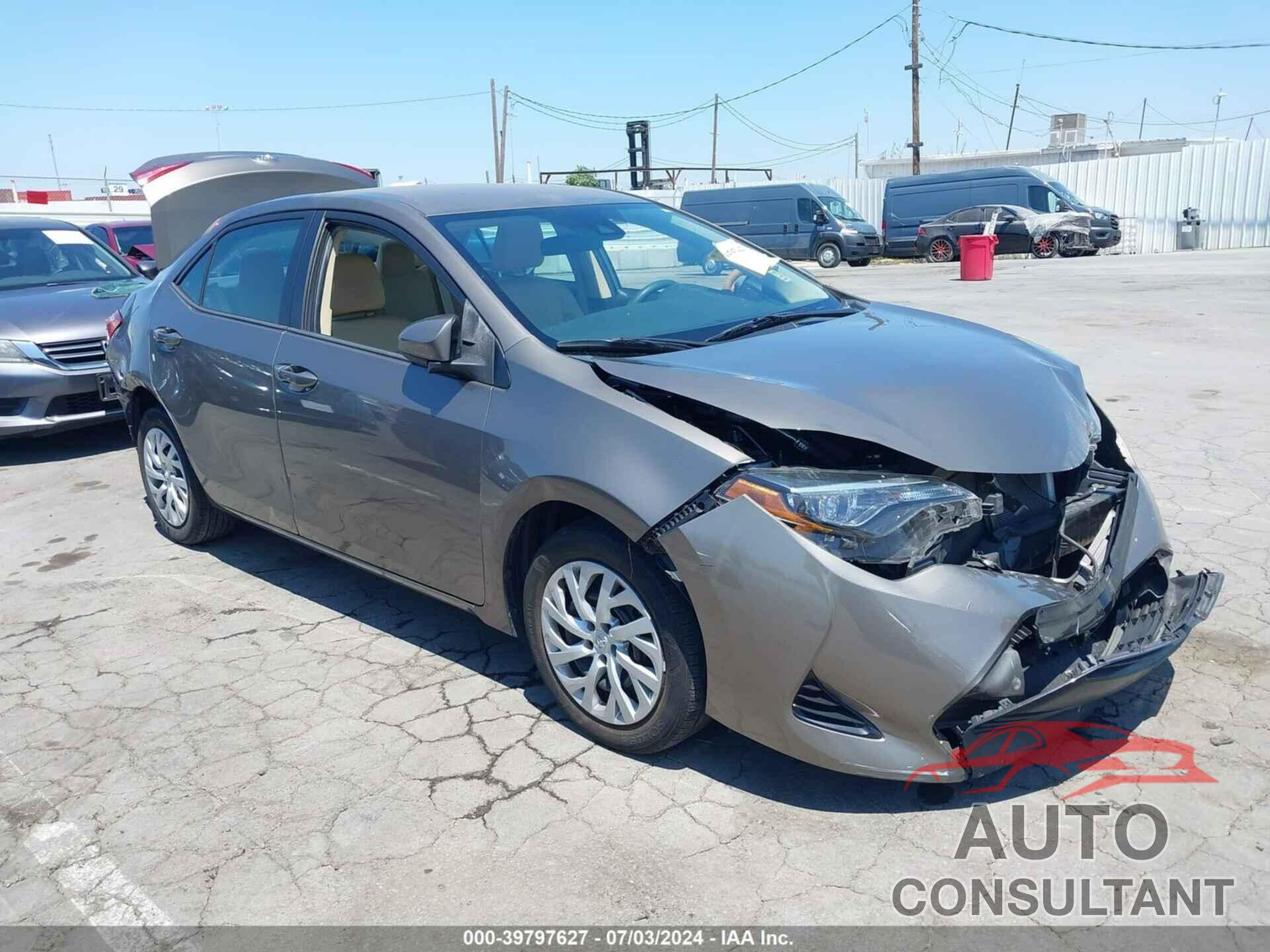 TOYOTA COROLLA 2018 - 5YFBURHE8JP780922