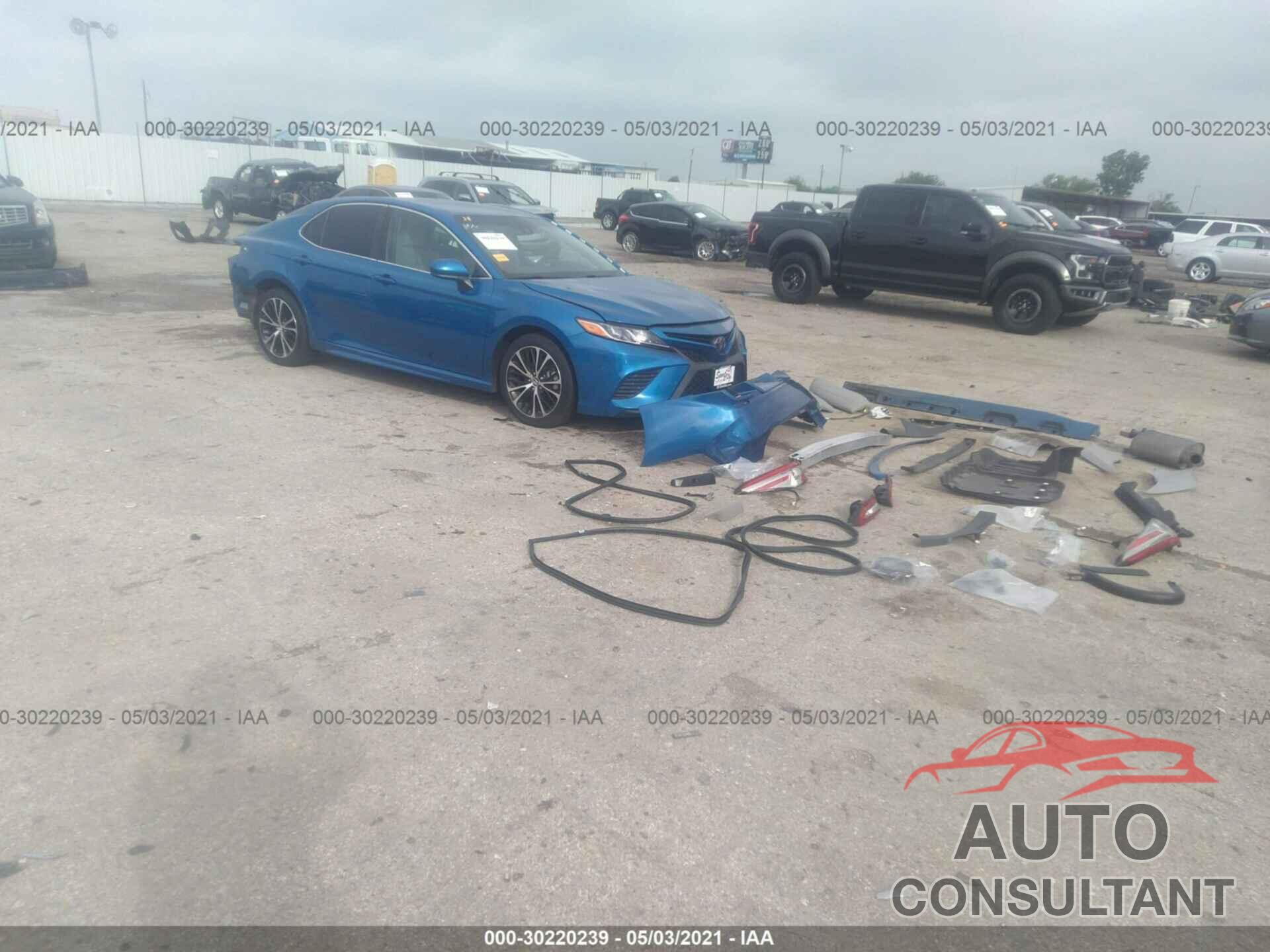 TOYOTA CAMRY 2018 - 4T1B11HK1JU019809