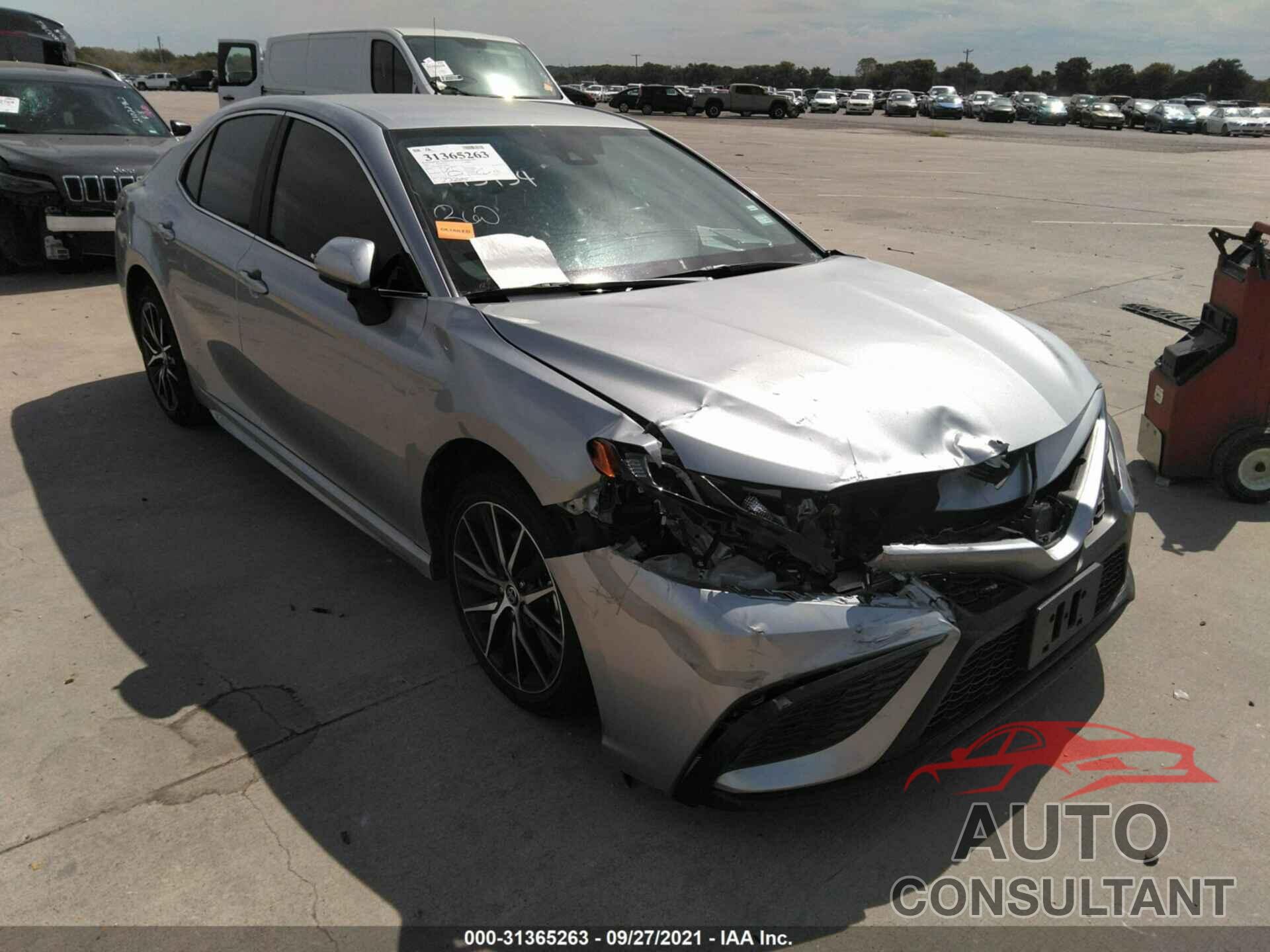 TOYOTA CAMRY 2021 - 4T1G11AK0MU522039
