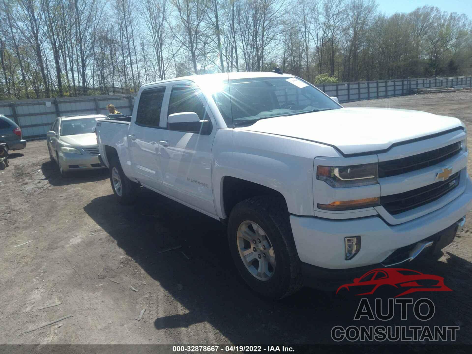 CHEVROLET SILVERADO 1500 2018 - 3GCUKREC8JG561501