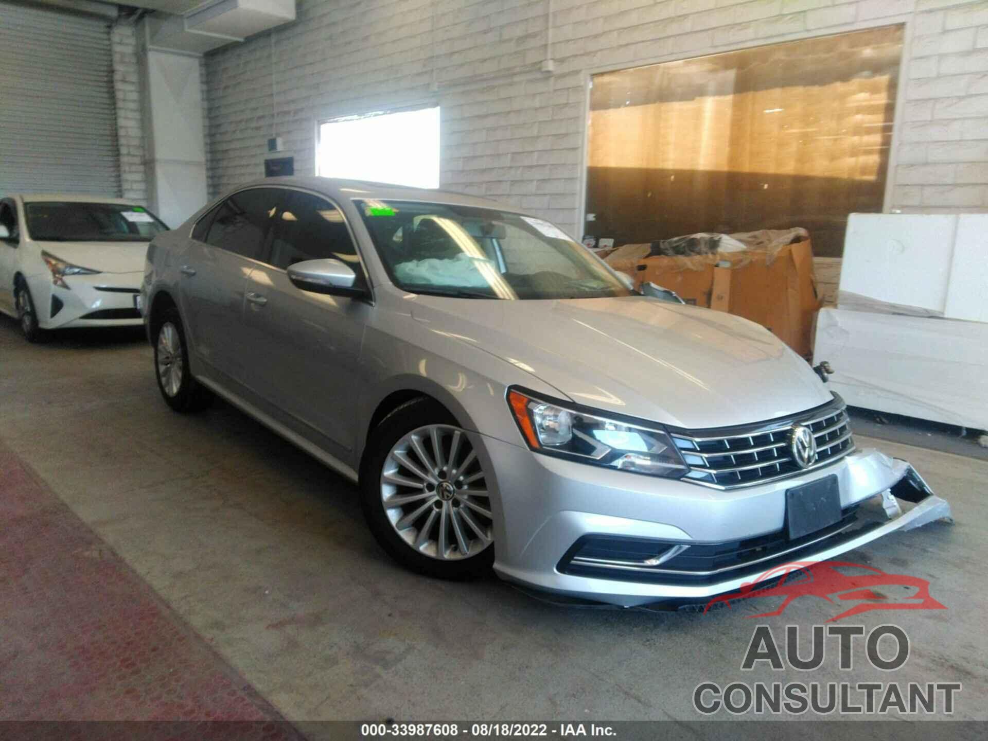 VOLKSWAGEN PASSAT 2017 - 1VWBT7A38HC010994