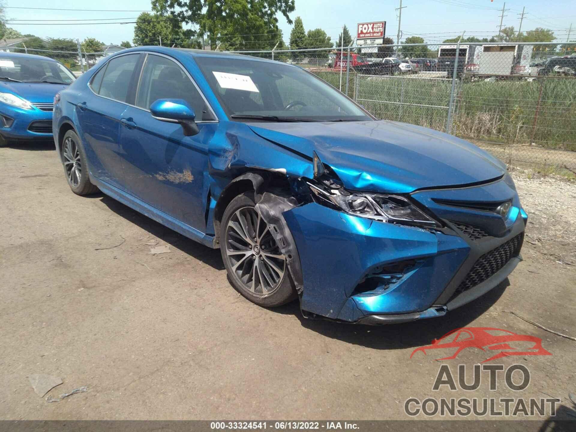 TOYOTA CAMRY 2018 - 4T1B11HK2JU068811