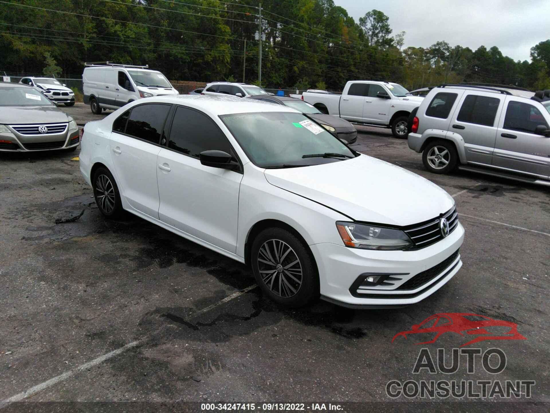 VOLKSWAGEN JETTA 2018 - 3VWDB7AJ5JM213968