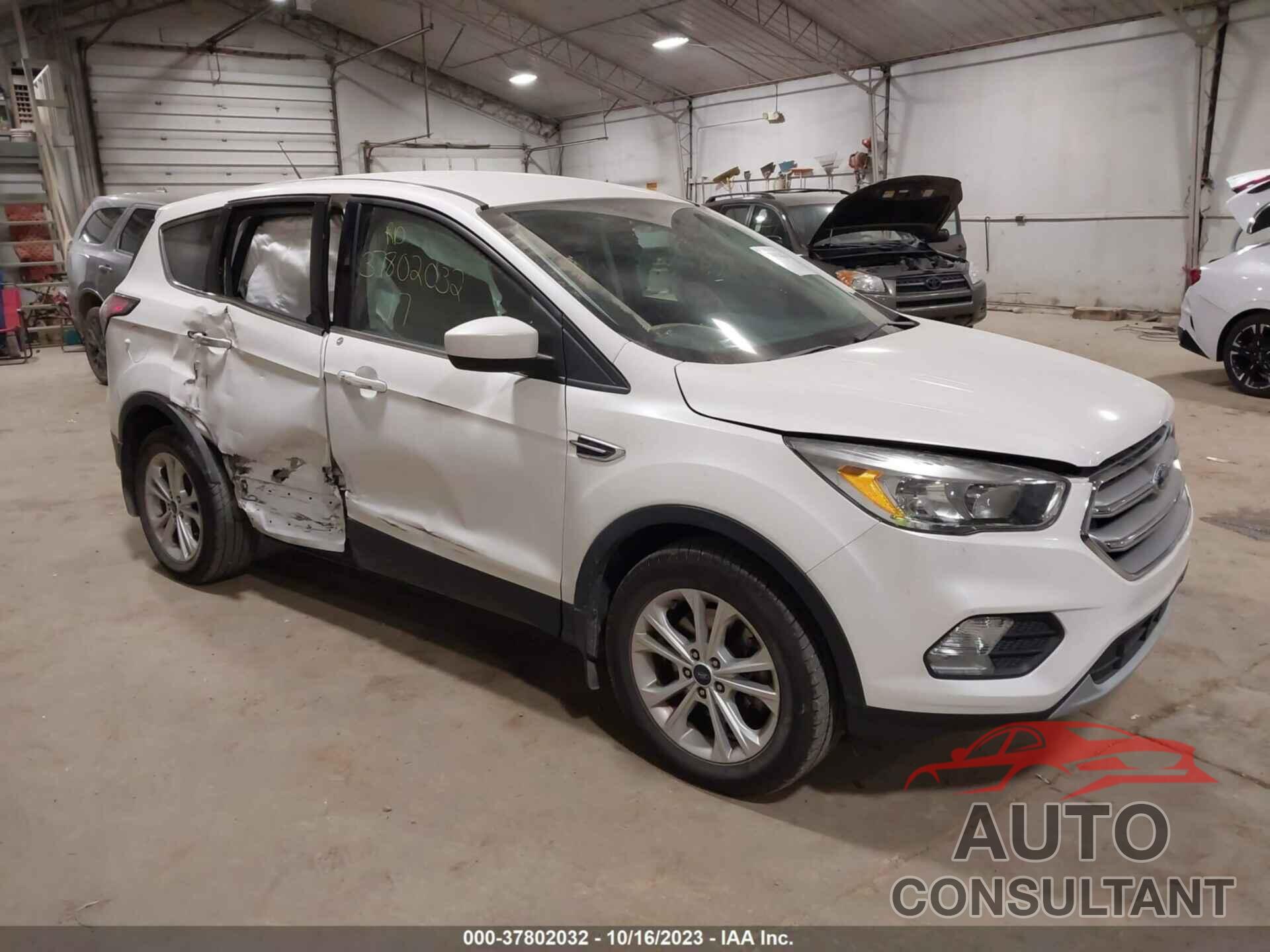 FORD ESCAPE 2017 - 1FMCU9G94HUD37278