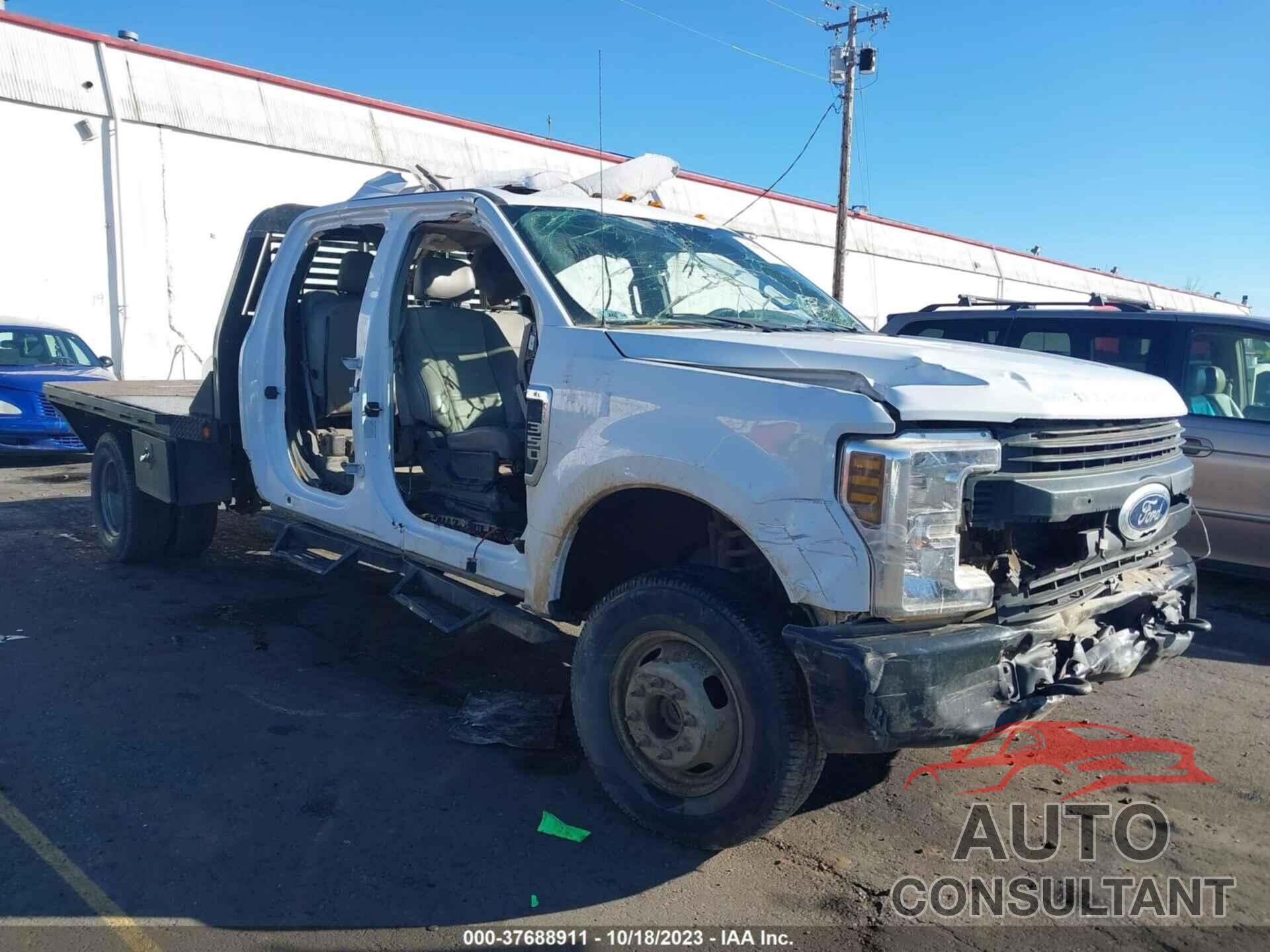 FORD F-350 CHASSIS 2019 - 1FD8W3HT9KEF58755