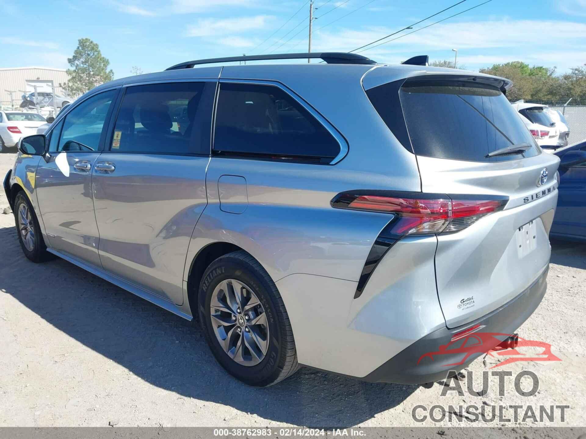 TOYOTA SIENNA 2021 - 5TDKRKEC3MS005662