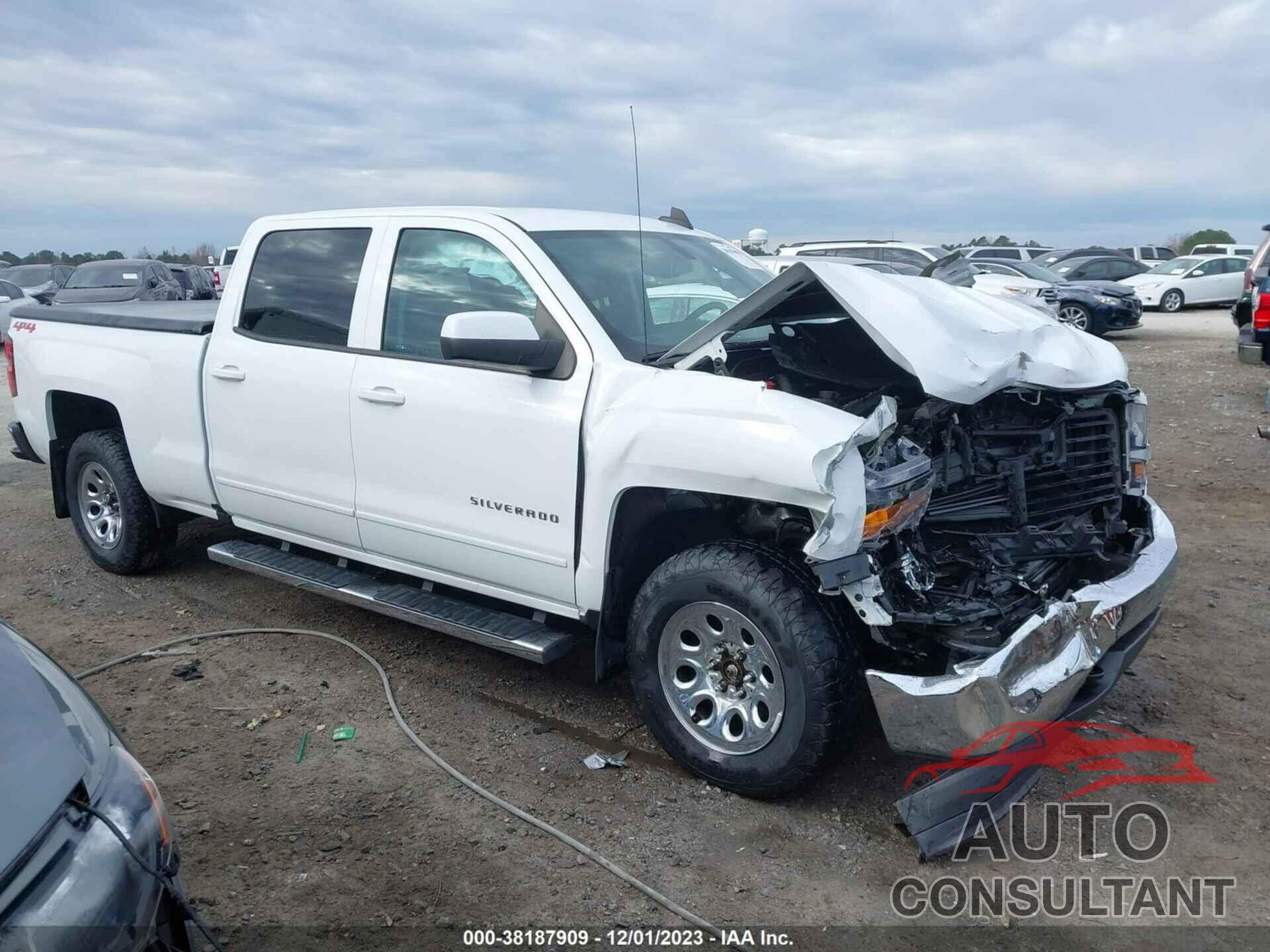 CHEVROLET SILVERADO 1500 2018 - 1GCUKREC5JF230084