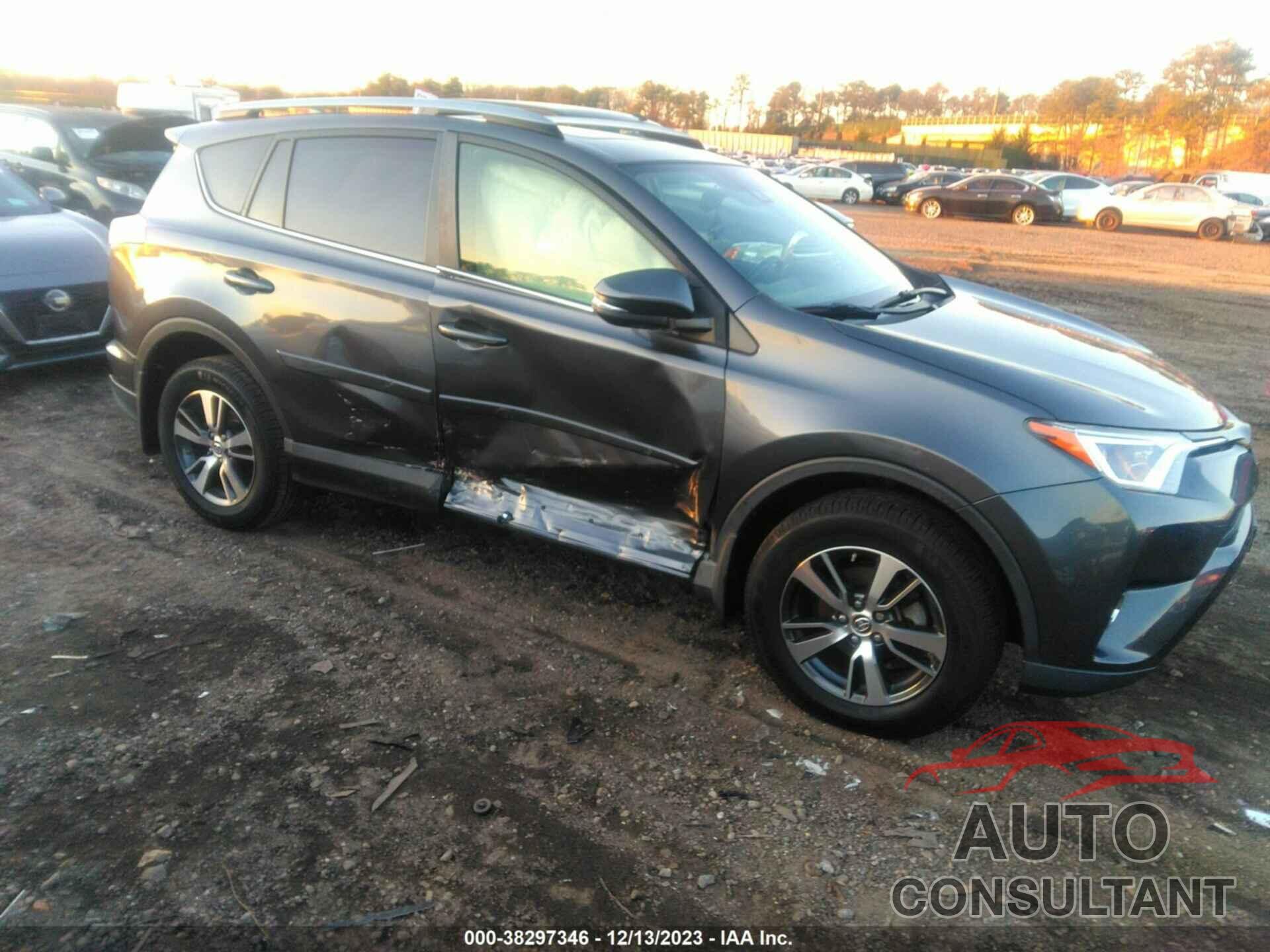 TOYOTA RAV4 2018 - JTMRFREV3JJ725215