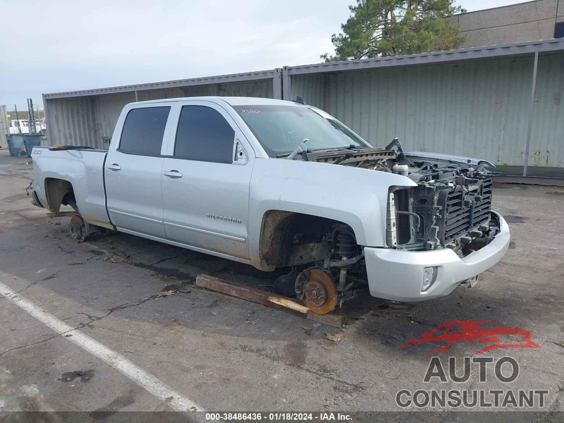 CHEVROLET SILVERADO 1500 2018 - 1GCUKREC1JF165167