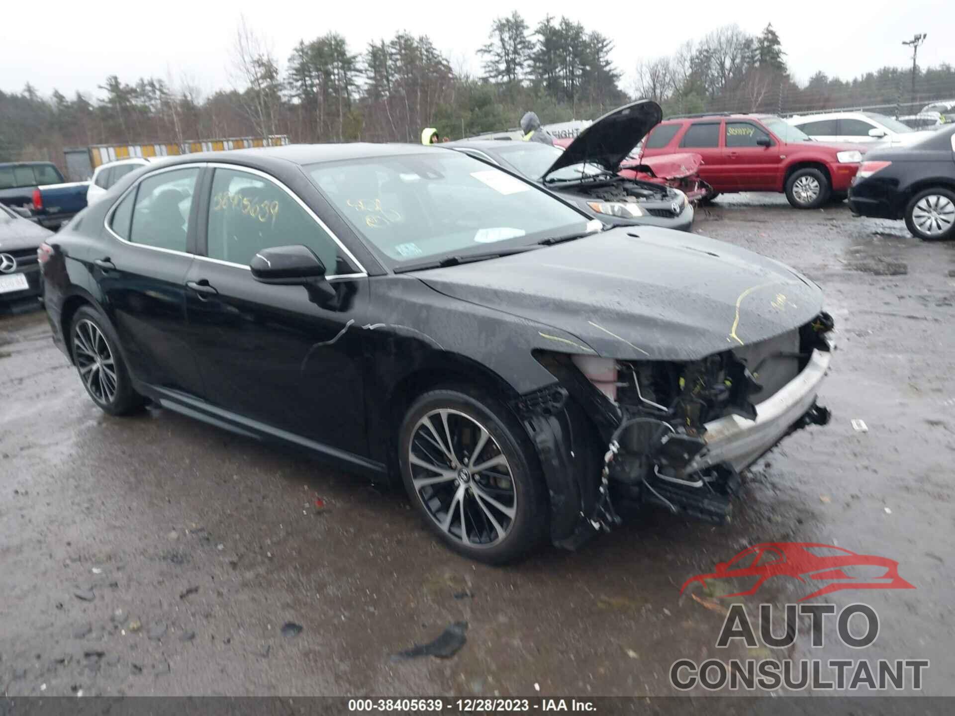 TOYOTA CAMRY 2018 - 4T1B11HK8JU079781