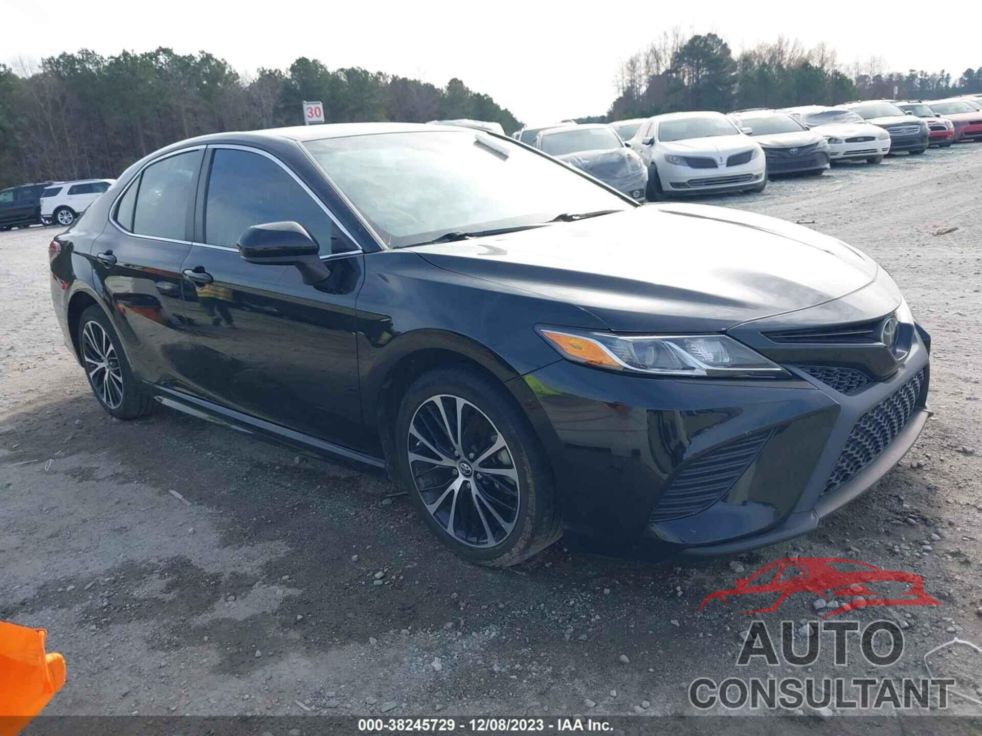 TOYOTA CAMRY 2018 - 4T1B11HK1JU598820