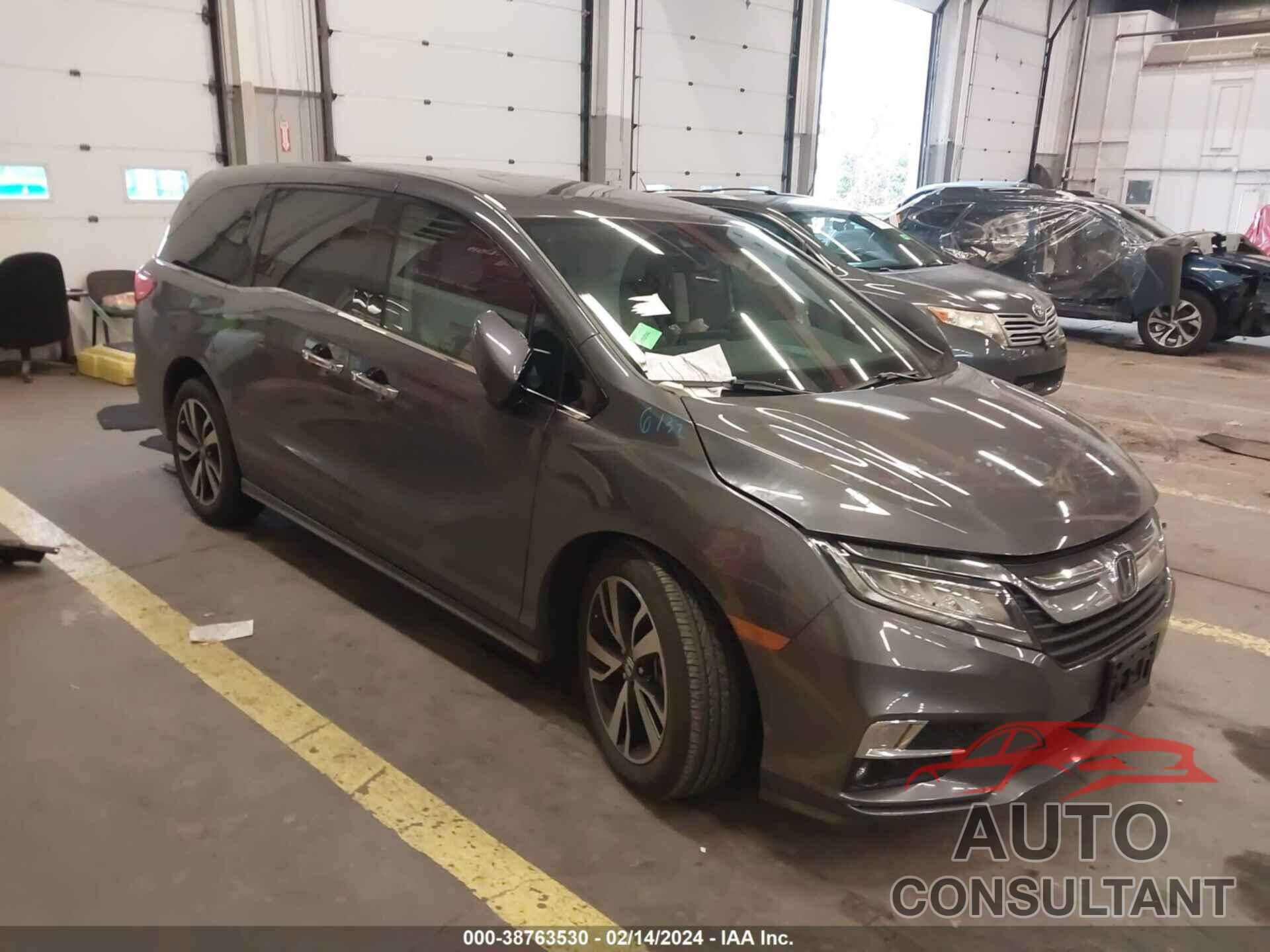 HONDA ODYSSEY 2018 - 5FNRL6H96JB108940