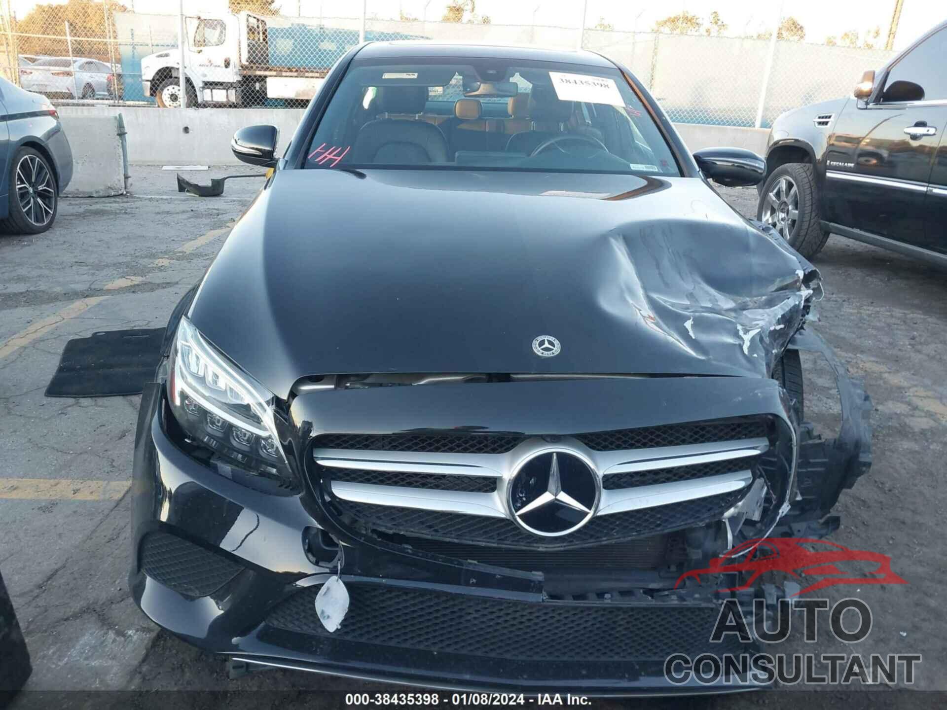 MERCEDES-BENZ C 300 2019 - 55SWF8DB3KU318782