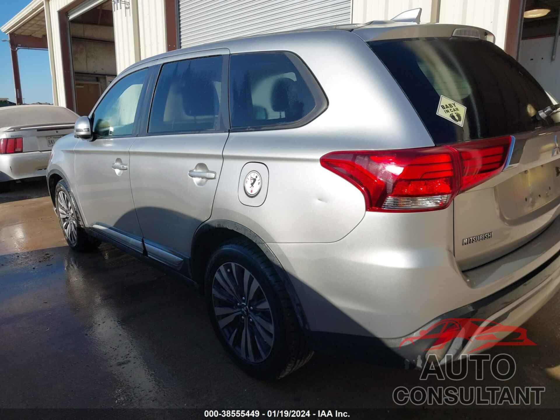 MITSUBISHI OUTLANDER 2019 - JA4AD3A30KZ019191