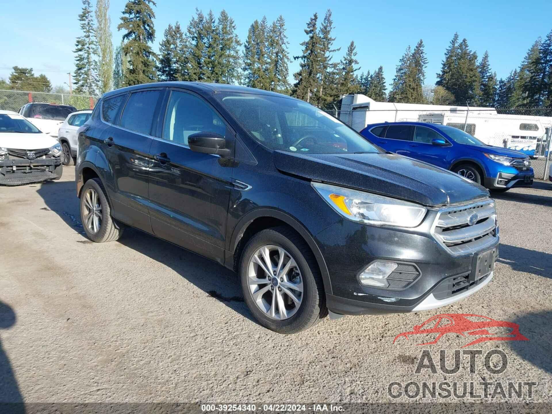FORD ESCAPE 2017 - 1FMCU0G98HUA39683