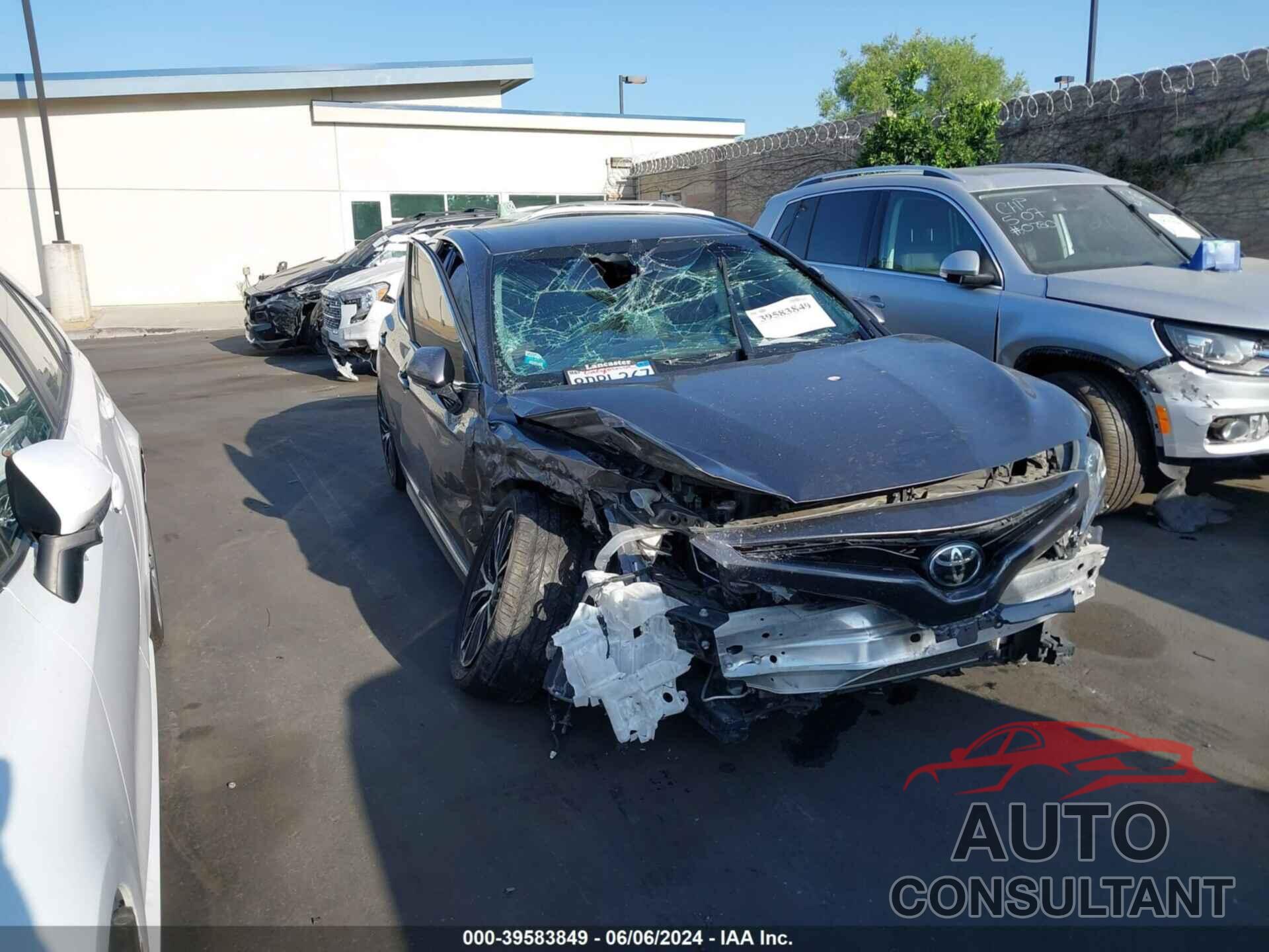 TOYOTA CAMRY 2018 - 4T1B11HK3JU612846