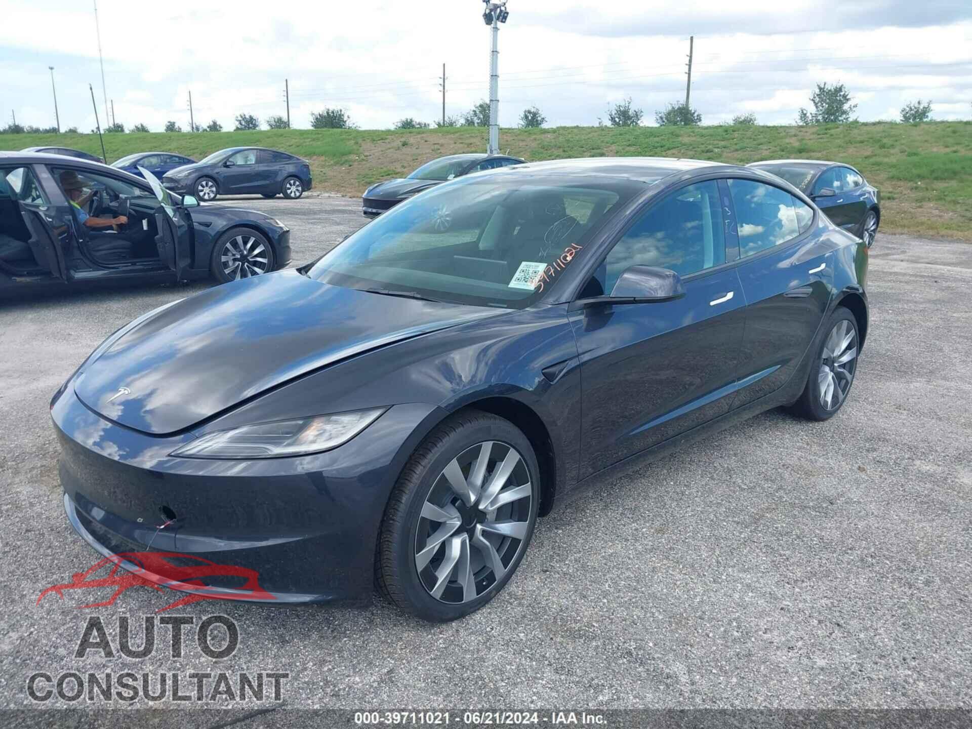 TESLA MODEL 3 2024 - 5YJ3E1EA2RF749385