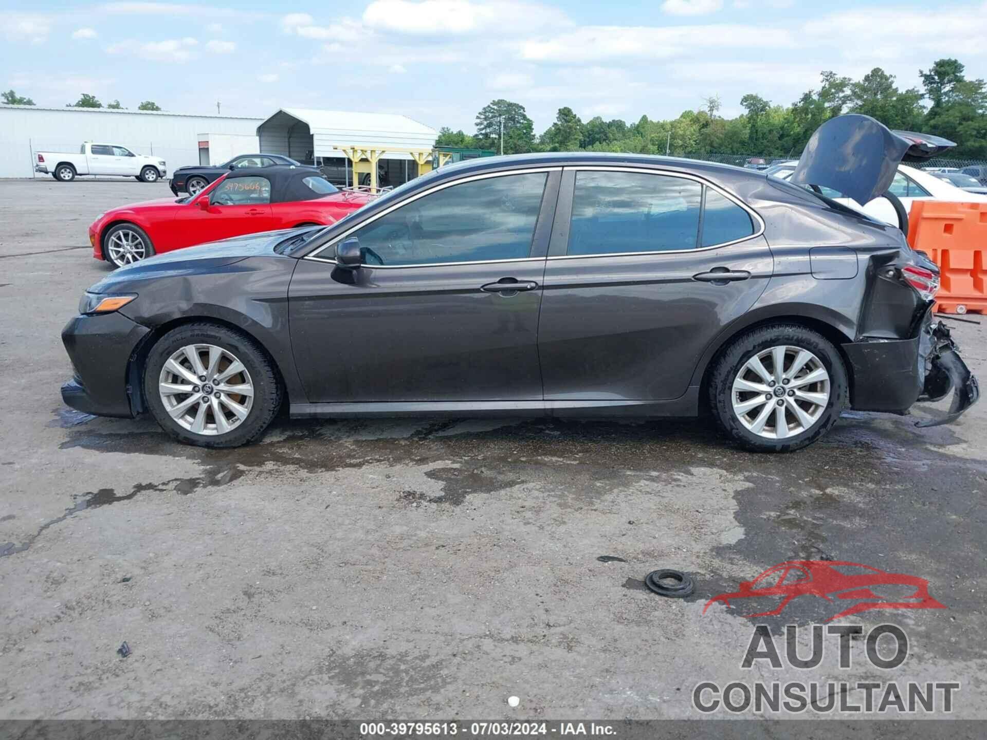 TOYOTA CAMRY 2018 - 4T1B11HK6JU098362
