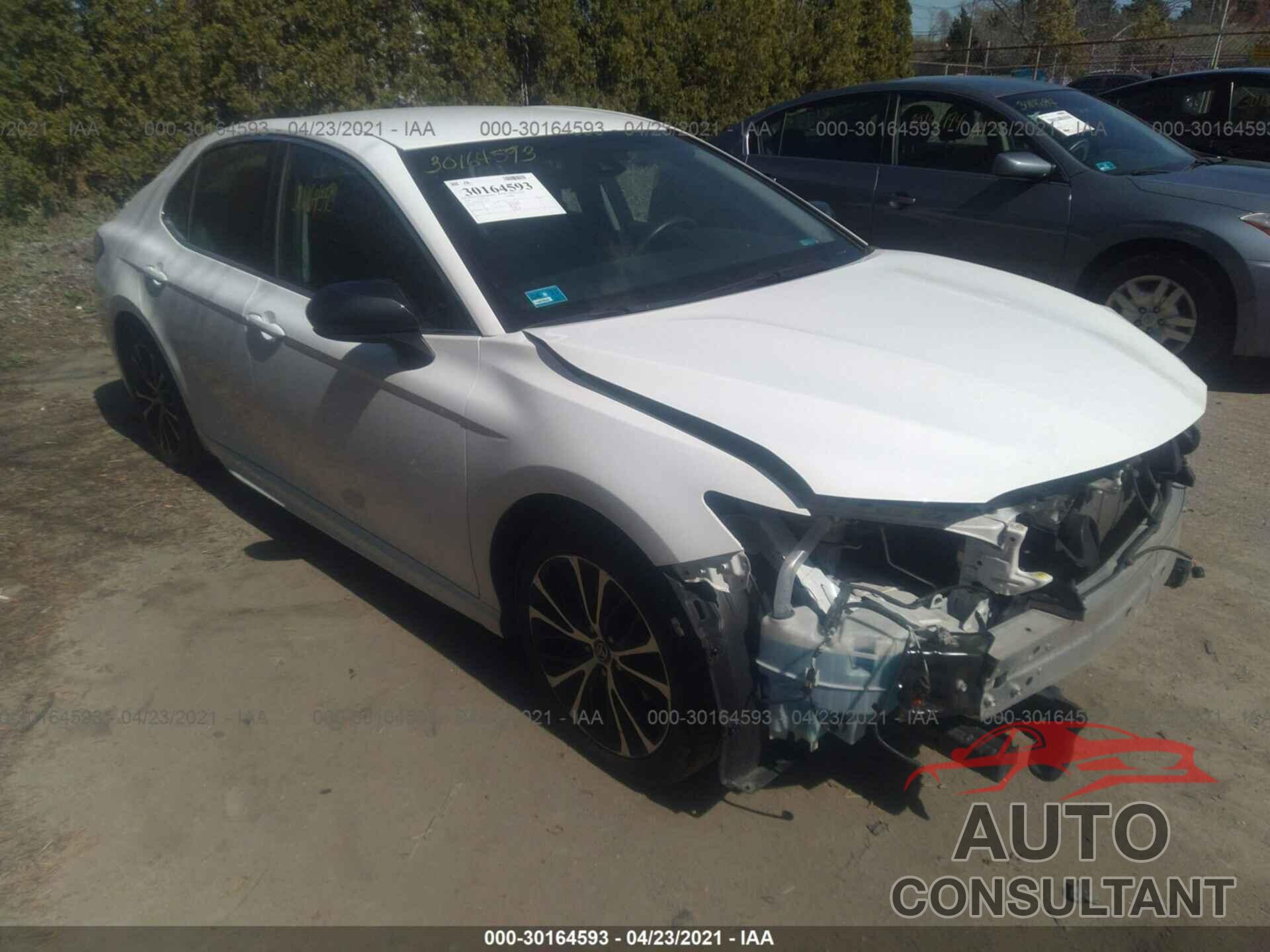 TOYOTA CAMRY 2018 - 4T1B11HK3JU051015