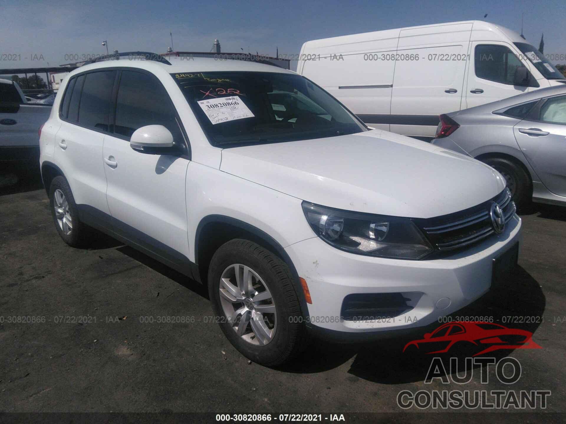 VOLKSWAGEN TIGUAN 2017 - WVGAV7AX7HW500655
