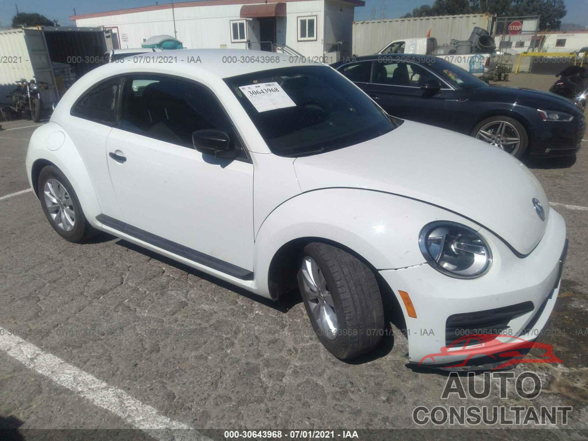 VOLKSWAGEN BEETLE 2018 - 3VWFD7AT8JM718973
