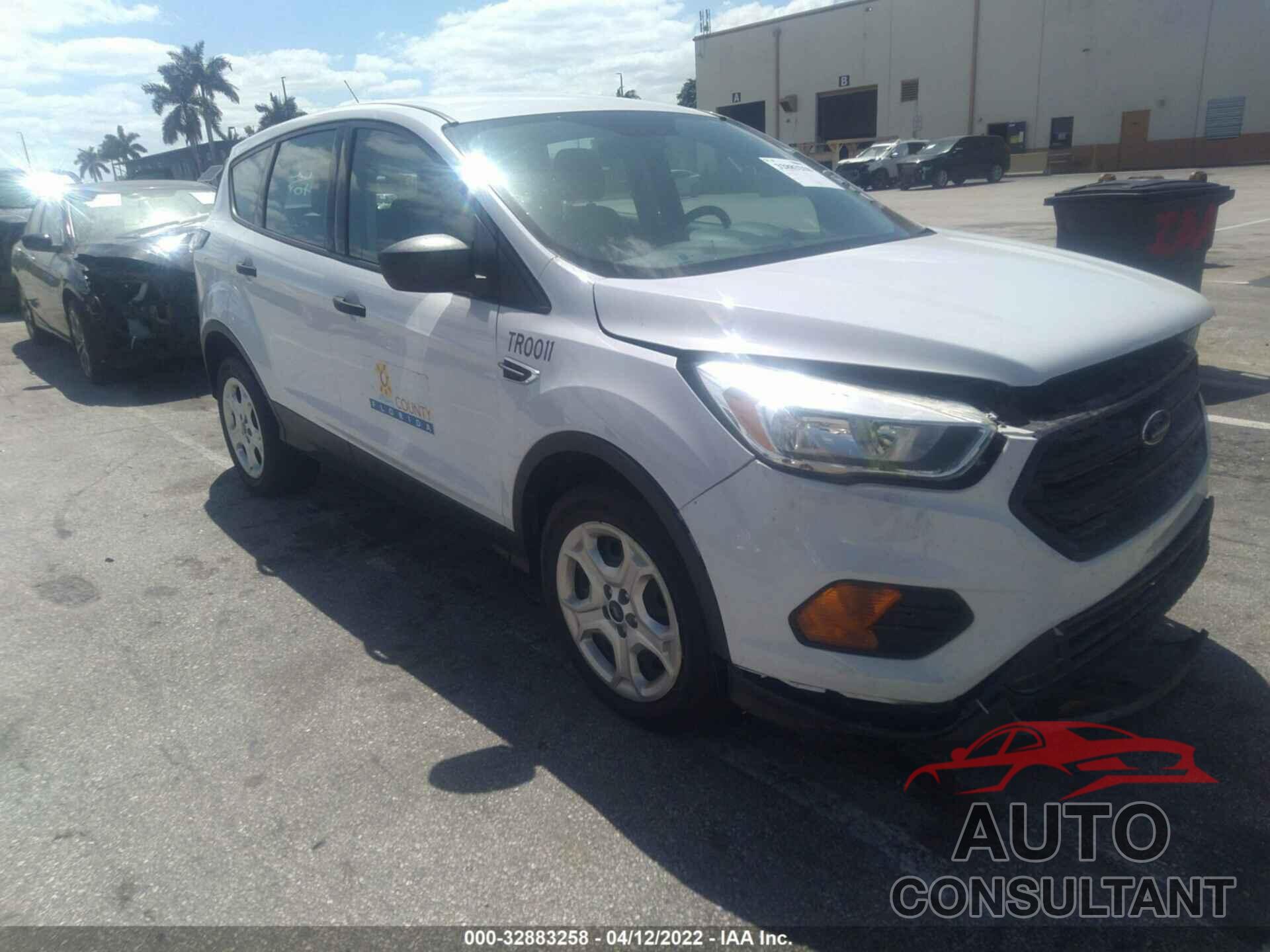 FORD ESCAPE 2017 - 1FMCU0F79HUE10138