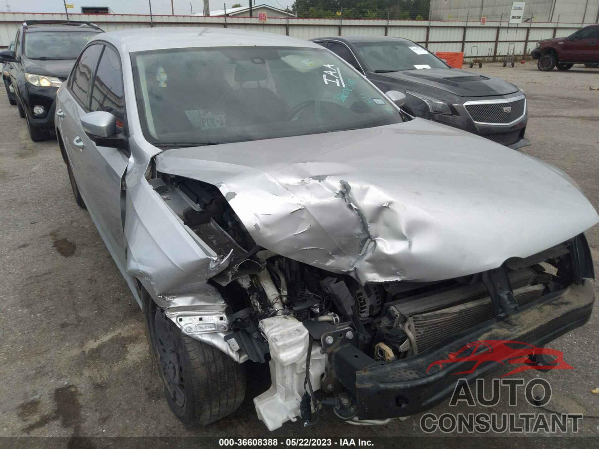 VOLKSWAGEN PASSAT 2015 - 1VWAT7A37FC074291