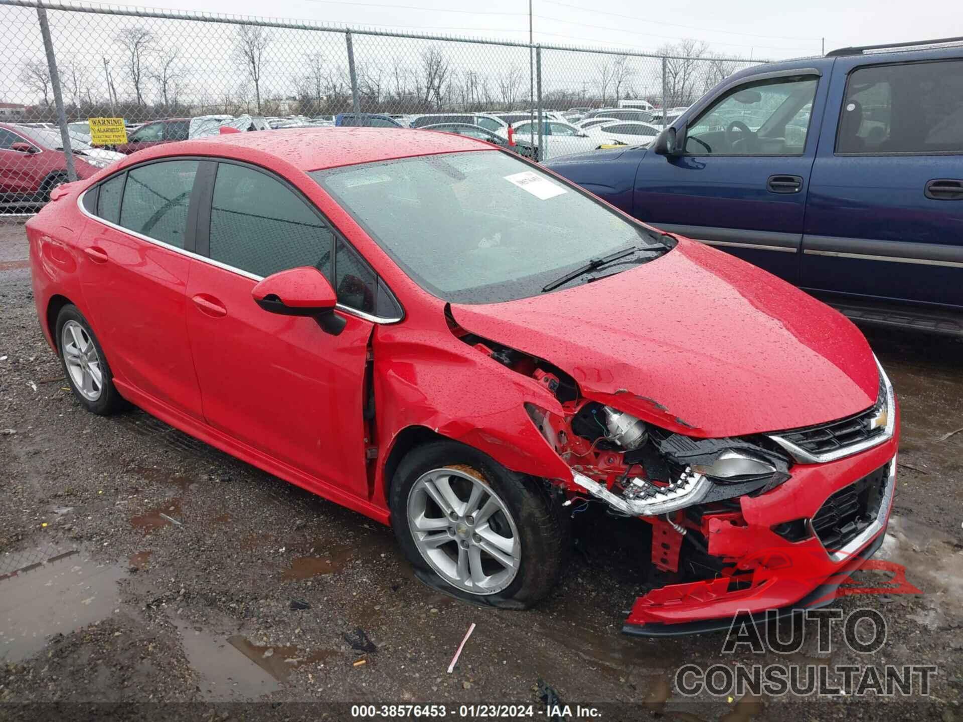 CHEVROLET CRUZE 2018 - 1G1BE5SM2J7218255