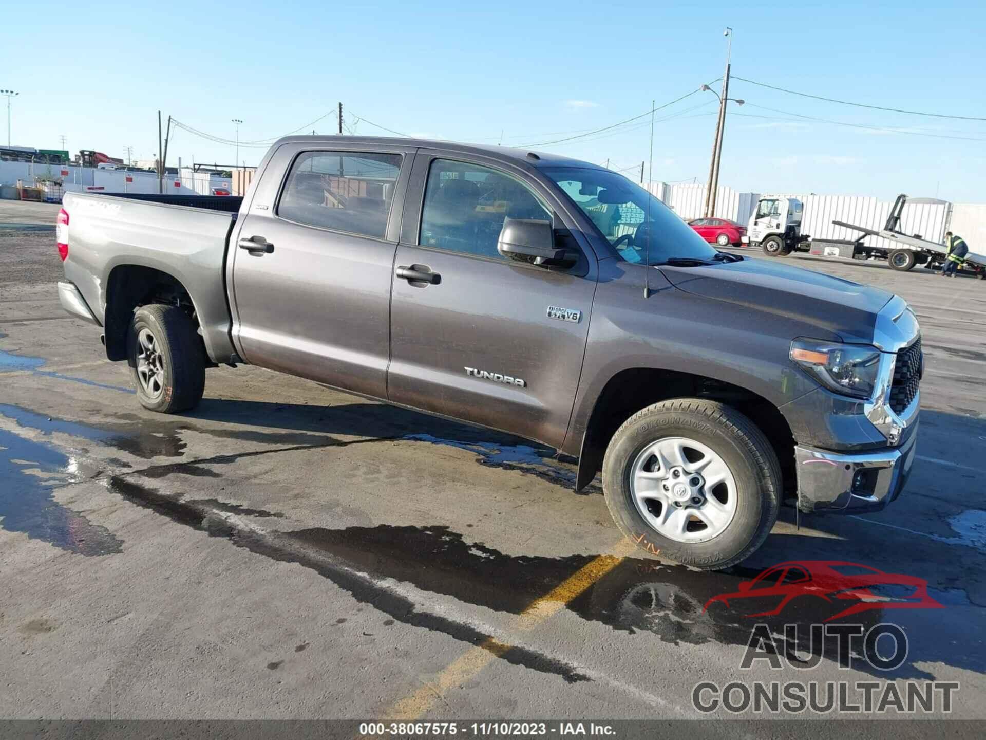 TOYOTA TUNDRA 2018 - 5TFDY5F1XJX756435