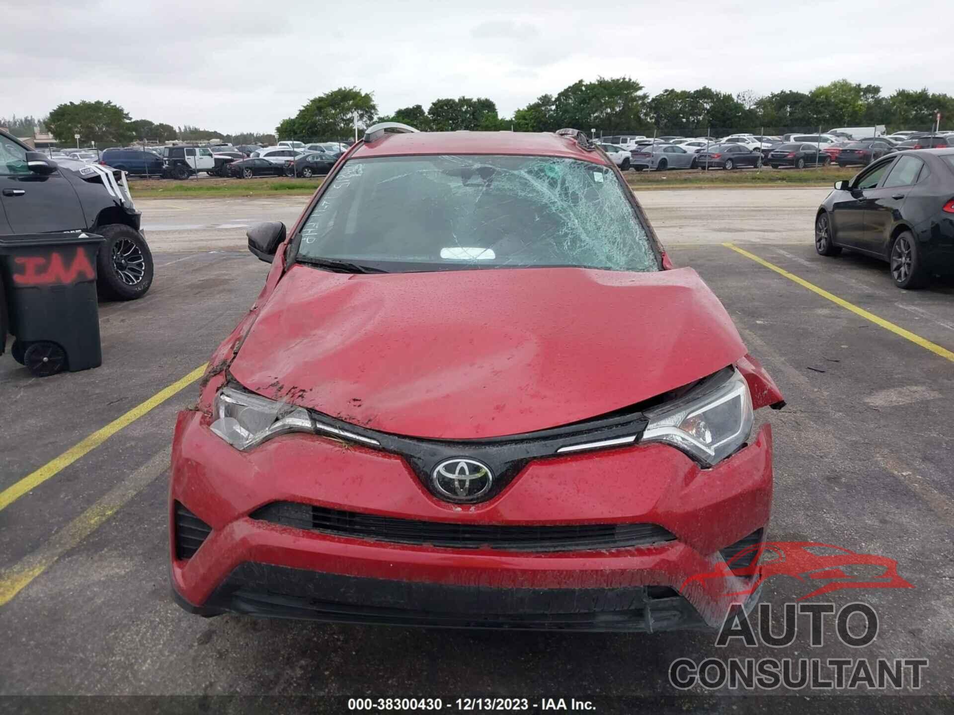 TOYOTA RAV4 2017 - JTMZFREV1HJ109815