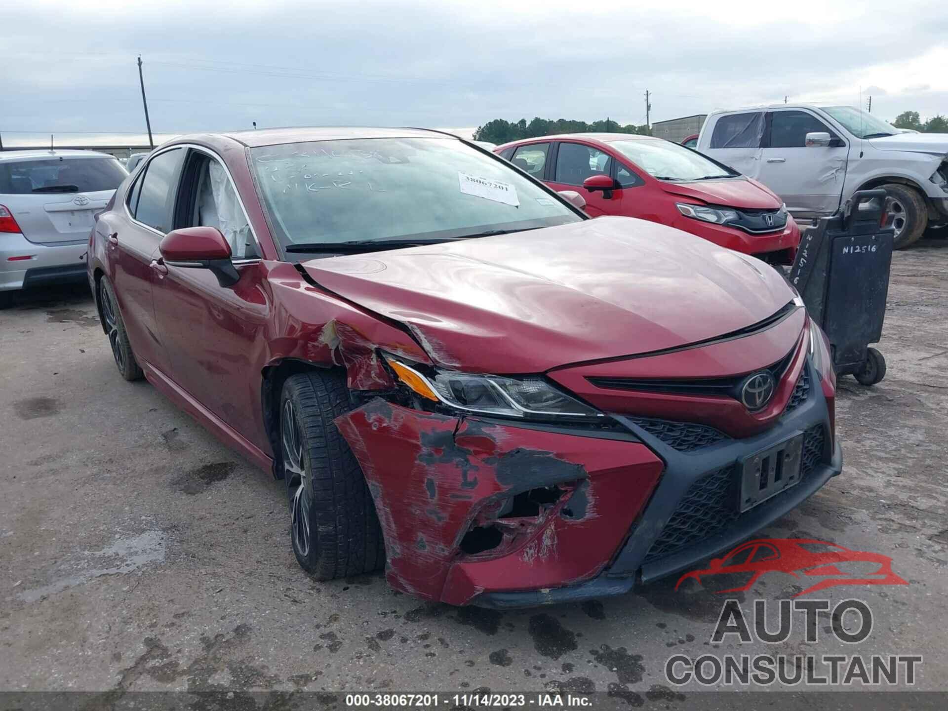 TOYOTA CAMRY 2018 - 4T1B11HK1JU678750