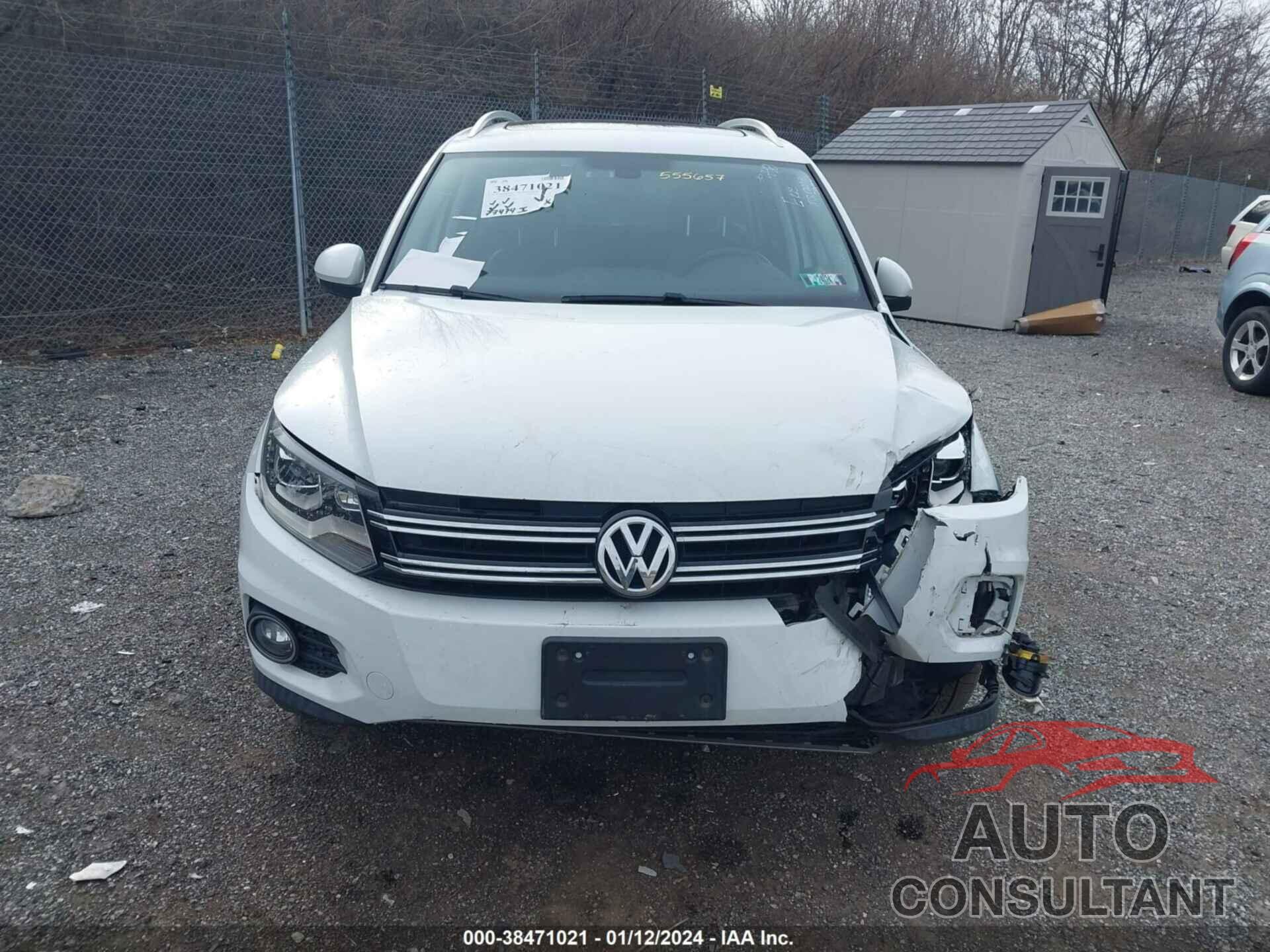 VOLKSWAGEN TIGUAN 2016 - WVGBV7AX7GW555657