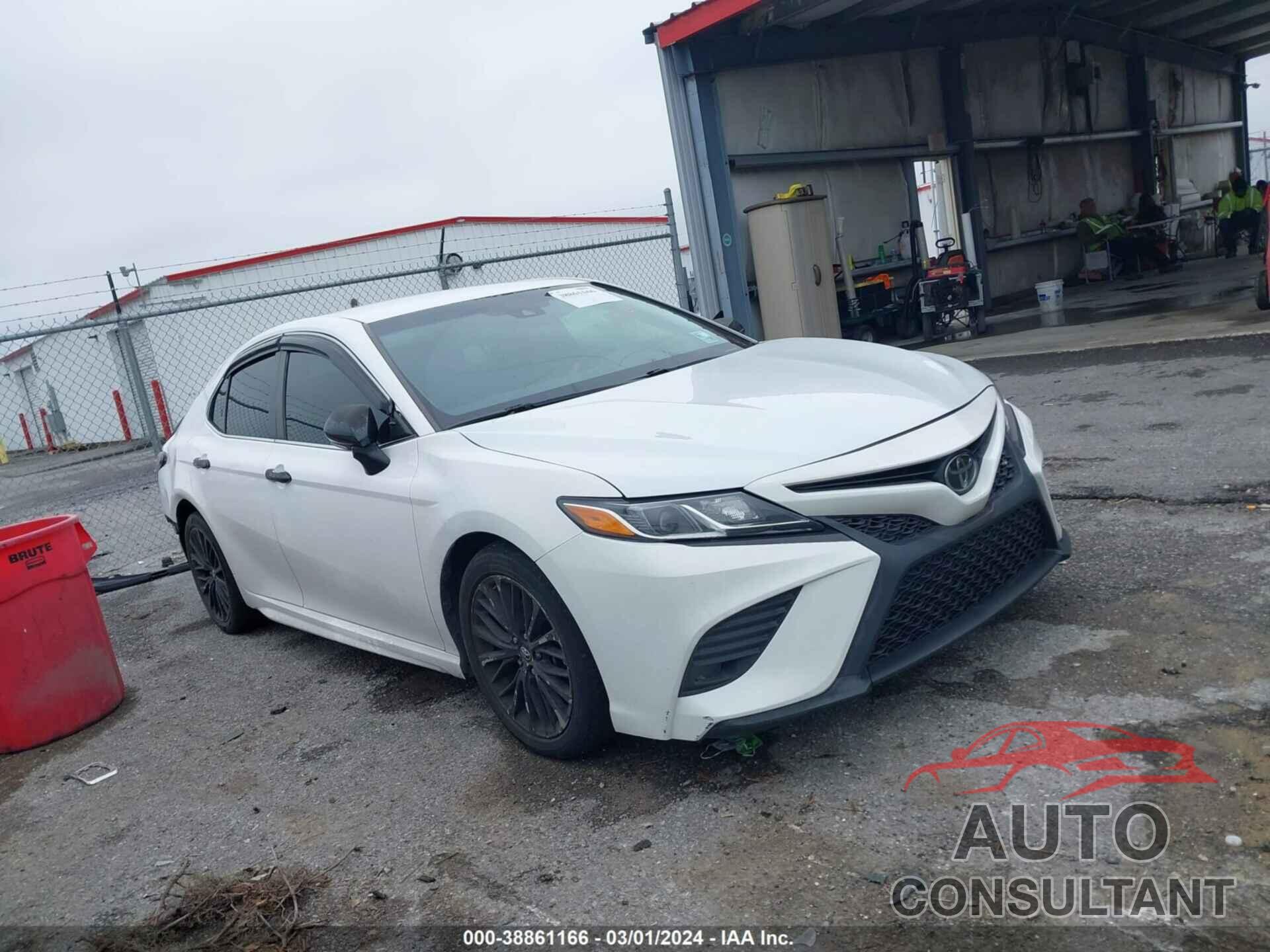 TOYOTA CAMRY 2018 - 4T1B11HK3JU650089