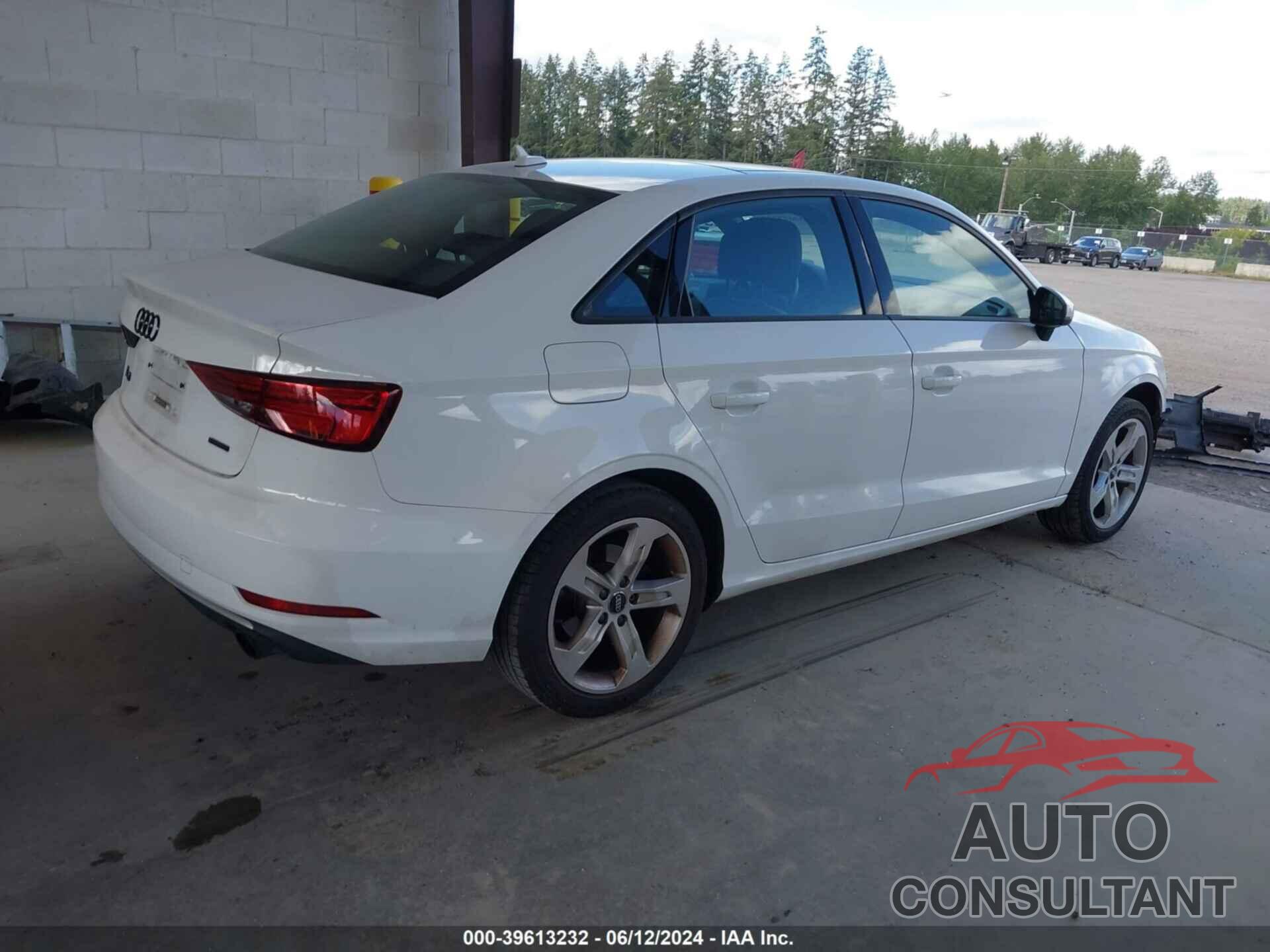 AUDI A3 2018 - WAUB8GFF5J1011736