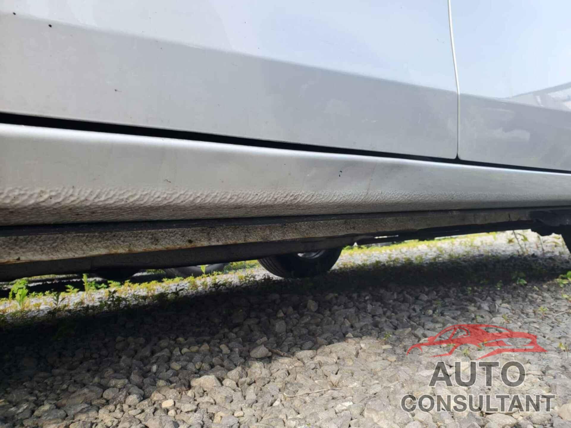 TOYOTA COROLLA 2018 - 2T1BURHE2JC095640