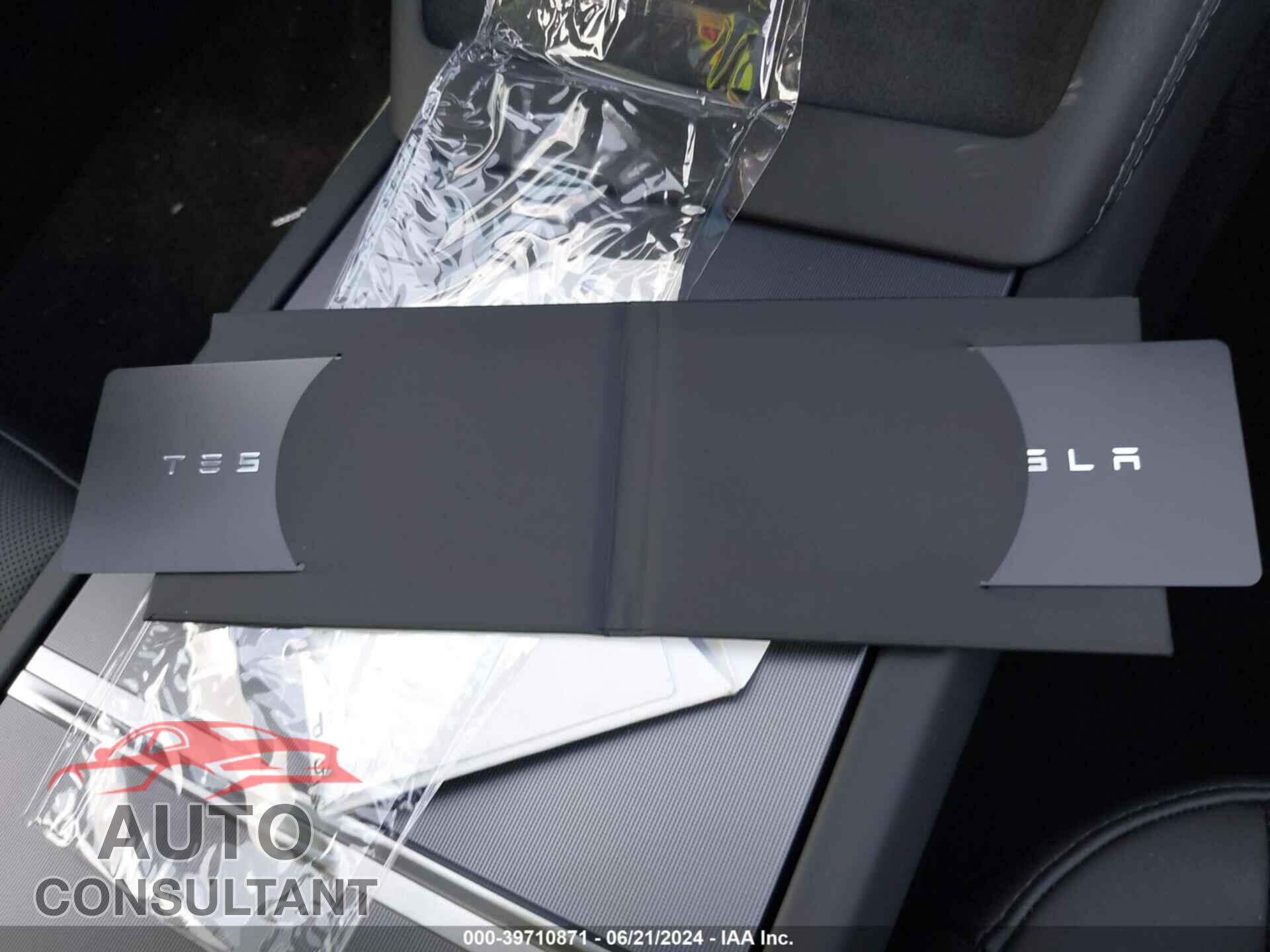 TESLA MODEL 3 2024 - 5YJ3E1EA0RF741656