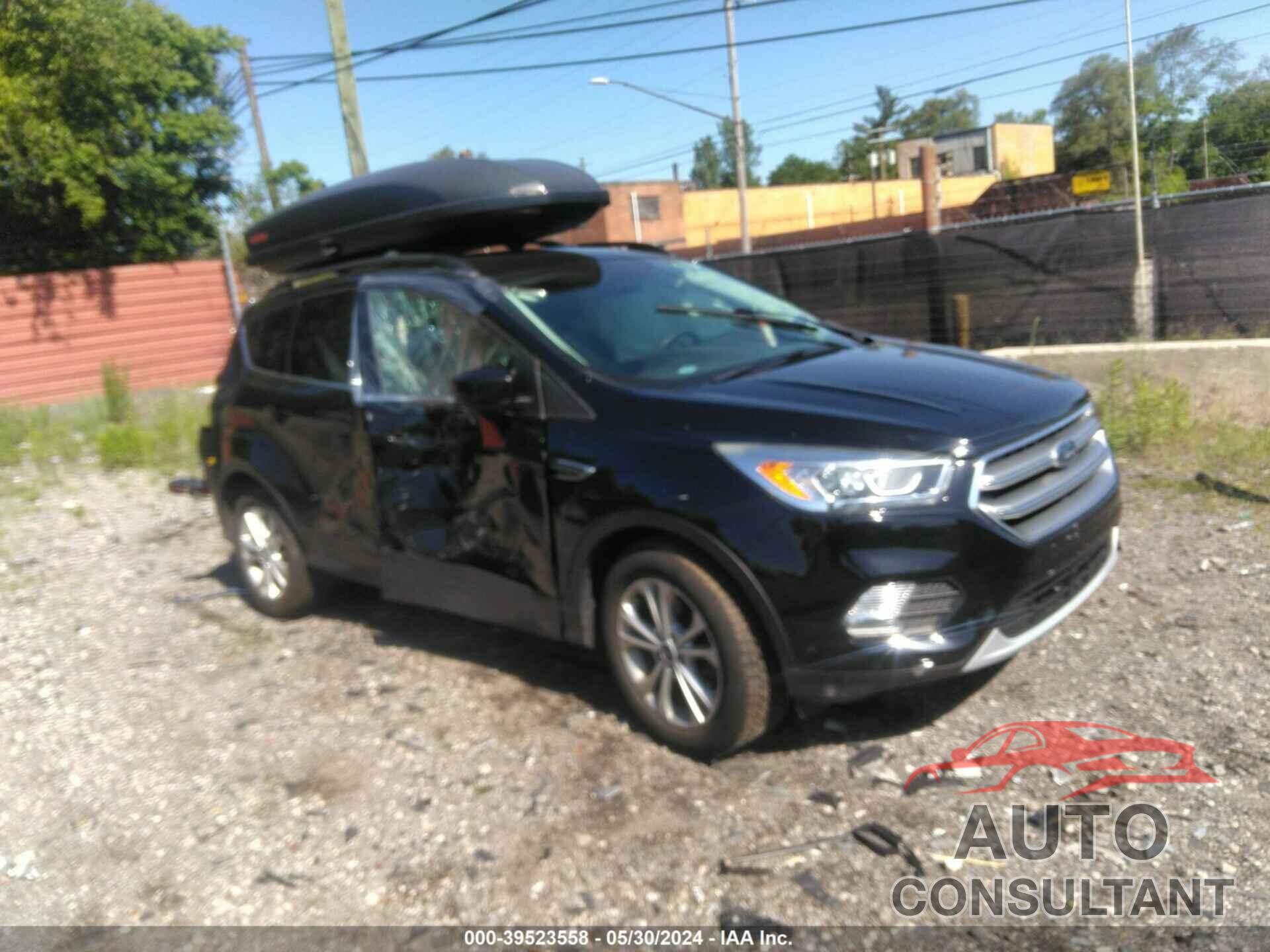 FORD ESCAPE 2017 - 1FMCU0GD5HUC76913